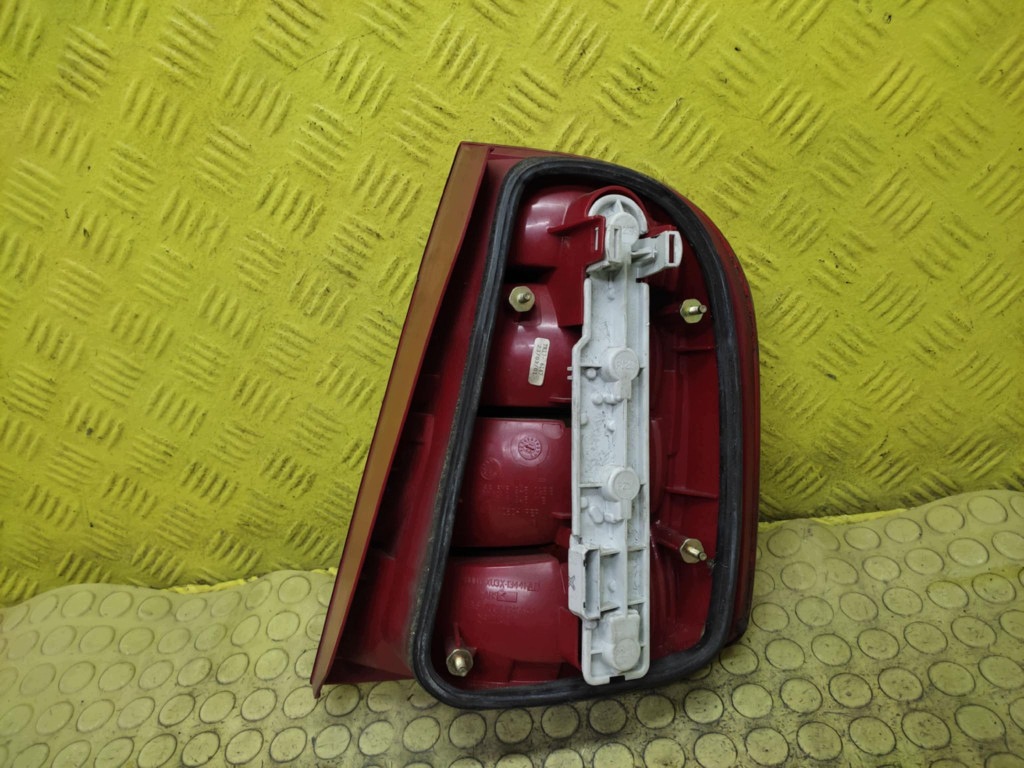 SKODA FABIA and light left rear part 6Y6945095B