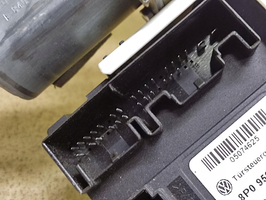 AUDI A3 8P window regulator right front