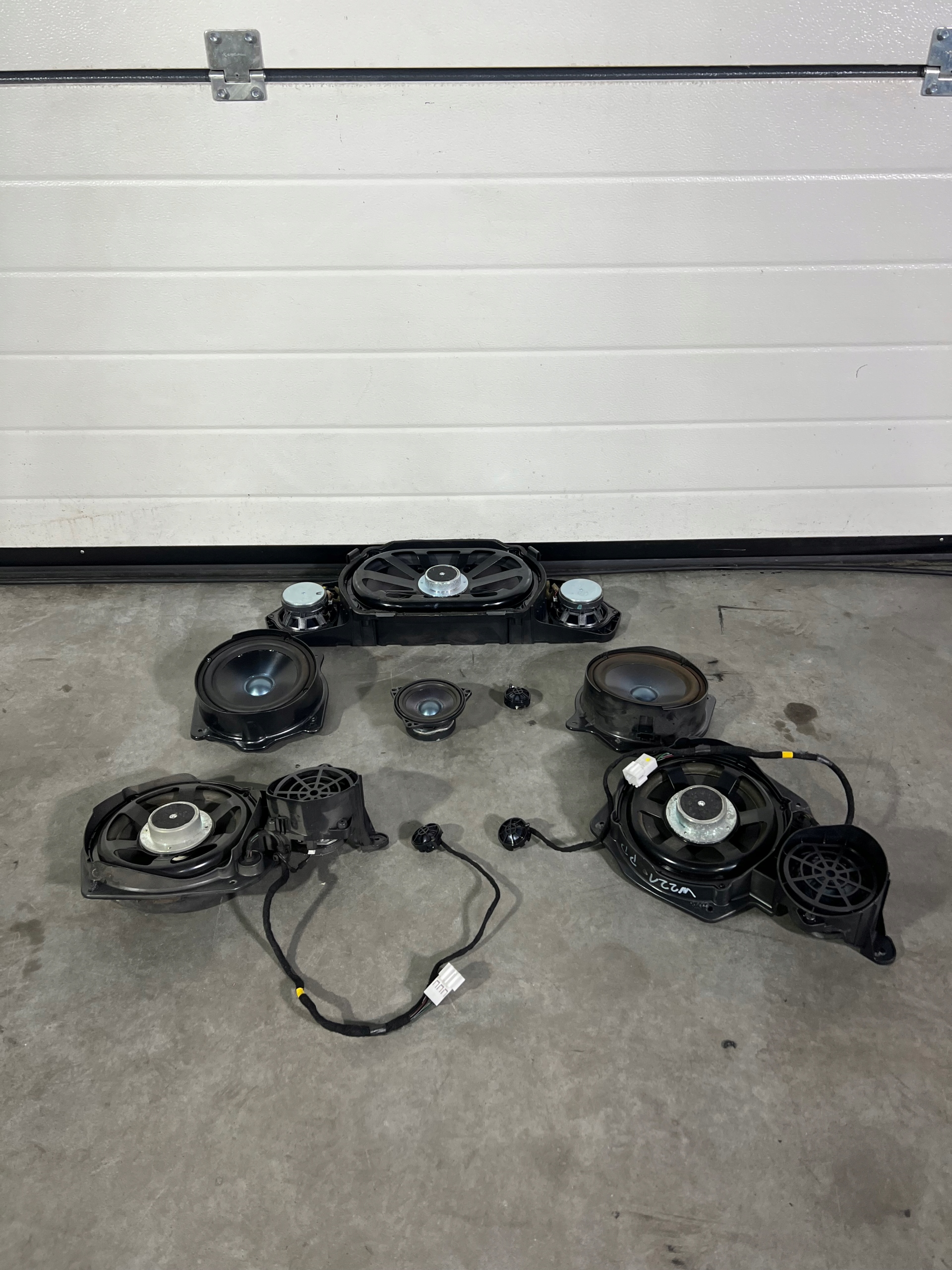 Комплект акустичних систем Mercedes в 221 S