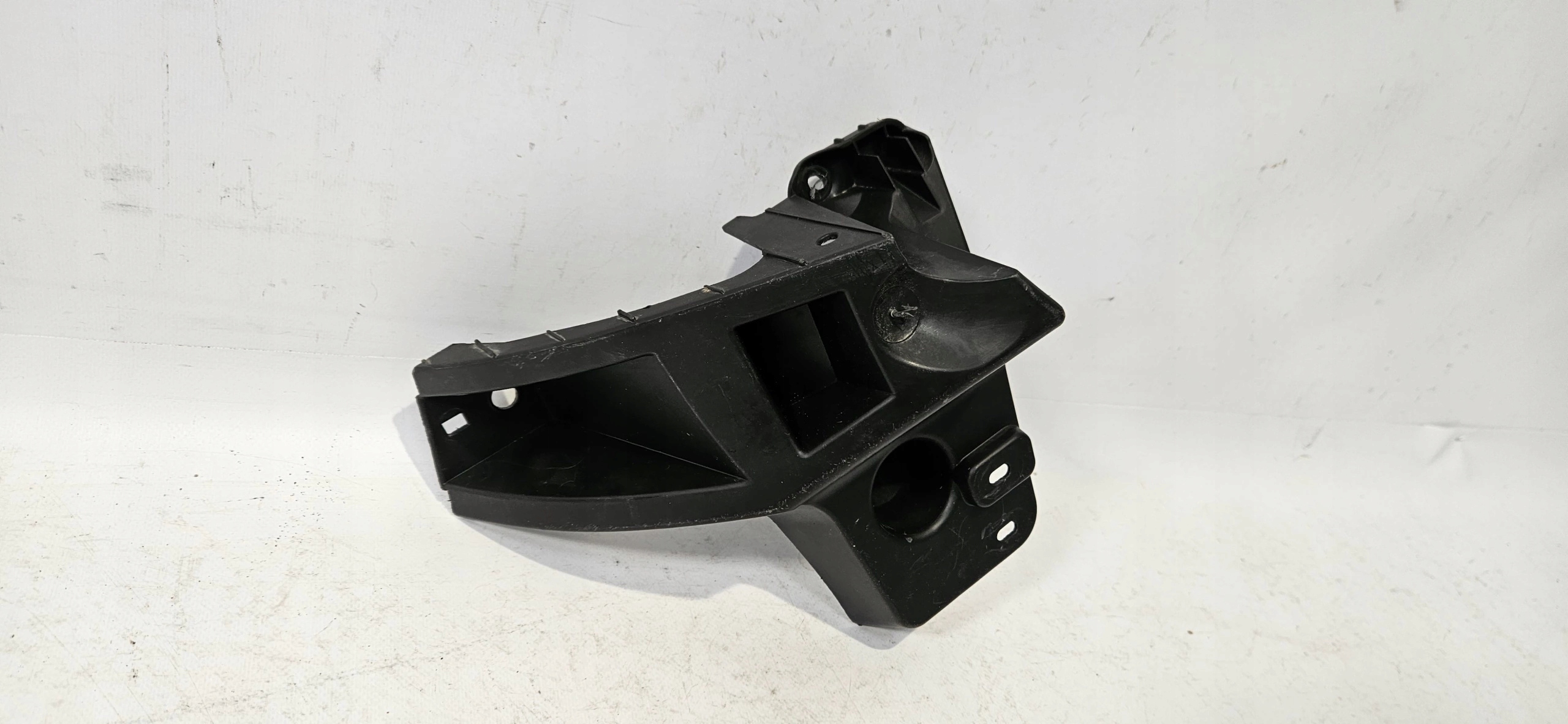 bumper bracket left rear part RENAULT MEGANE IV sedan