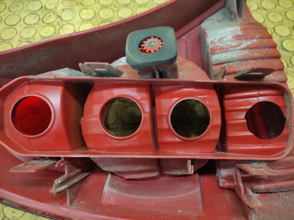RENAULT CLIO II FL light right rear part 8200071414