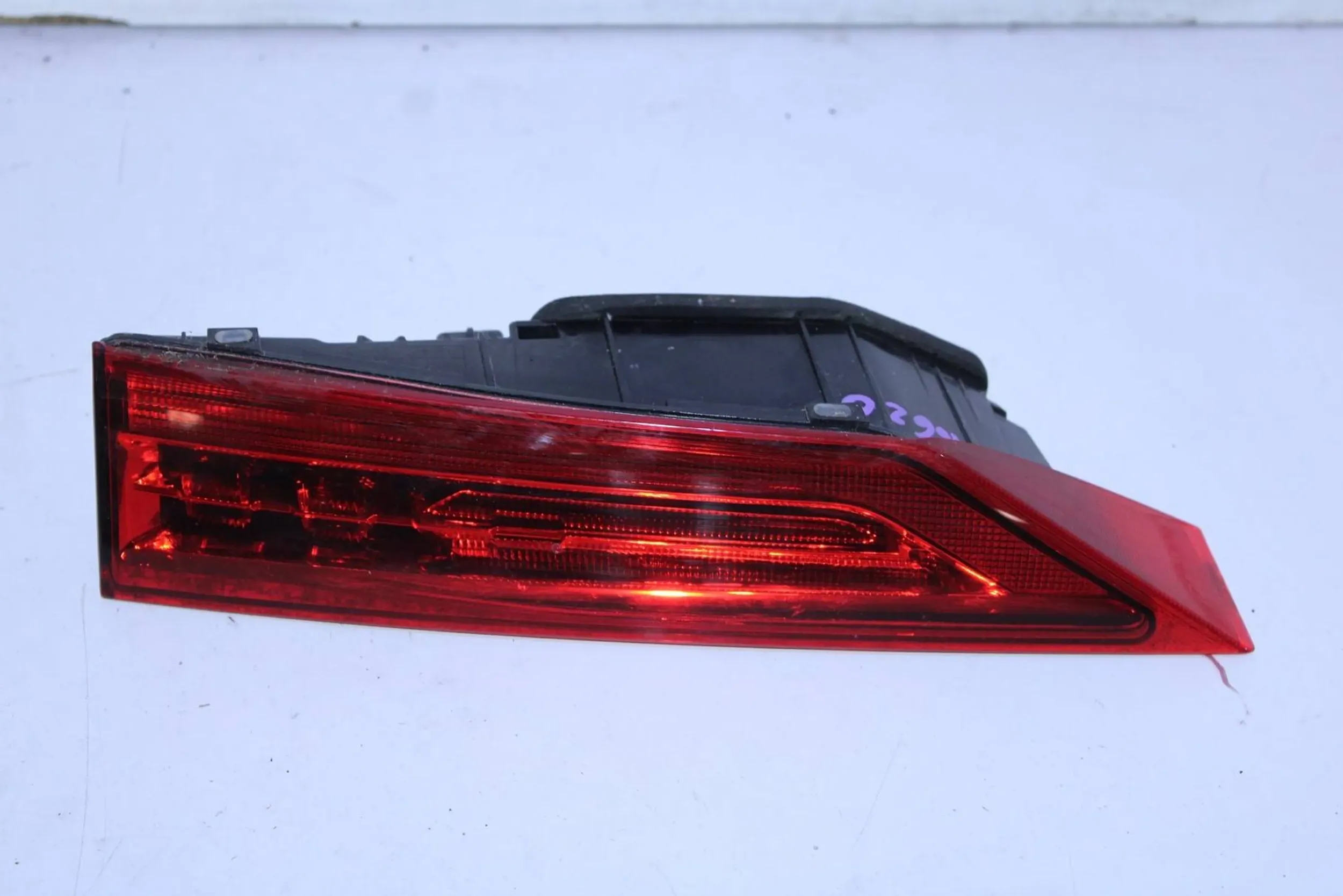 LAMPA PRAWA TYŁ TYLNA W KLAPE VOLVO XC60 XC-60 II