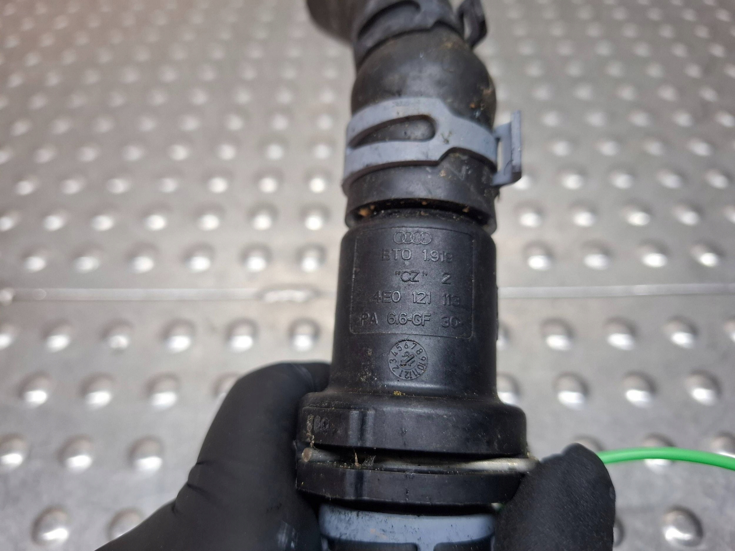 pipe hose wiring radiator 4G0122445A AUDI A6 C7