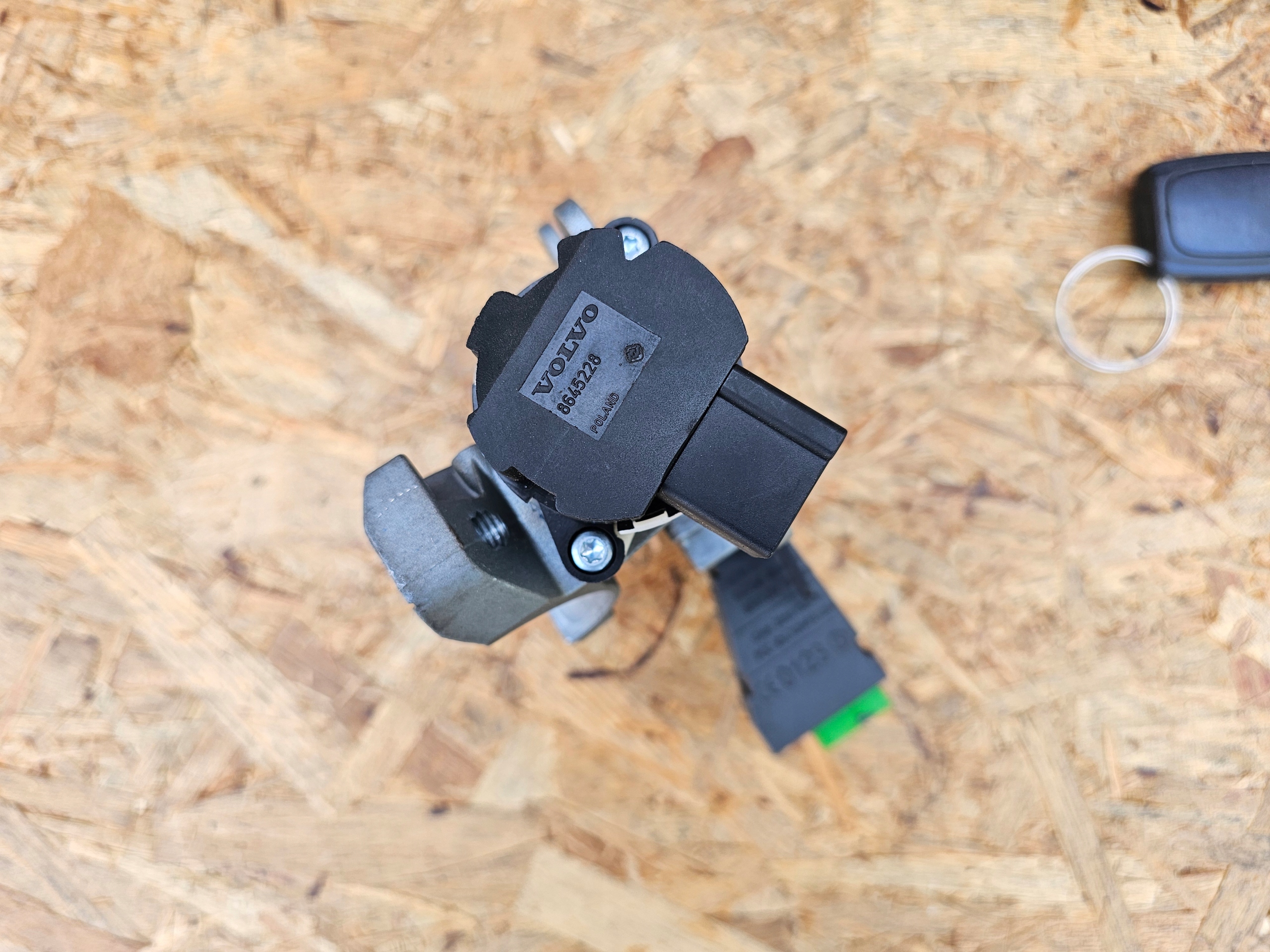 VOLVO V70 II LIFT ignition key mirror 05-07R running board startowy