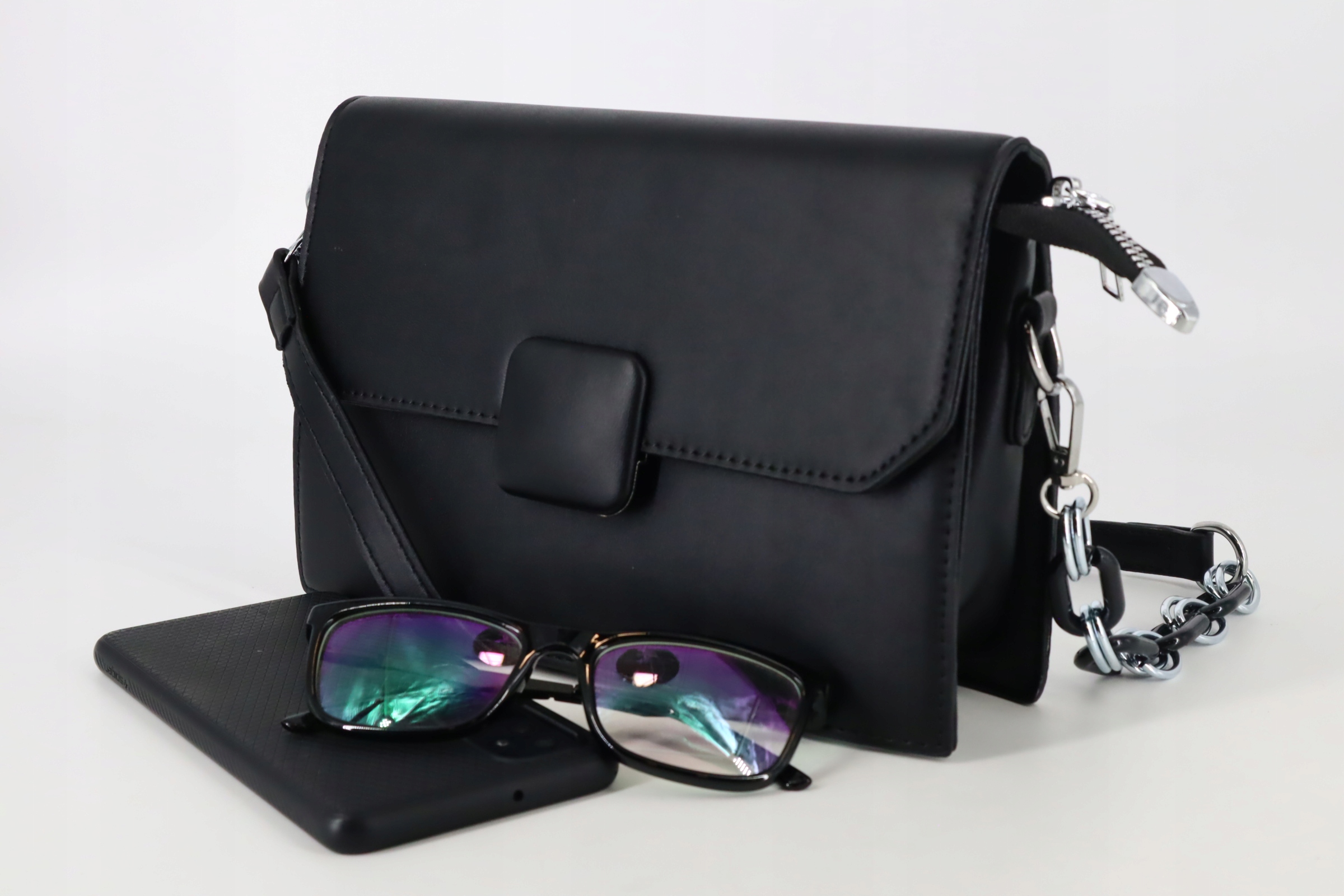 Torebka mała przewieszka z klapką miejska długi pasek + łańcuch BEŻOWA Materiał dominujący skóra ekologiczna