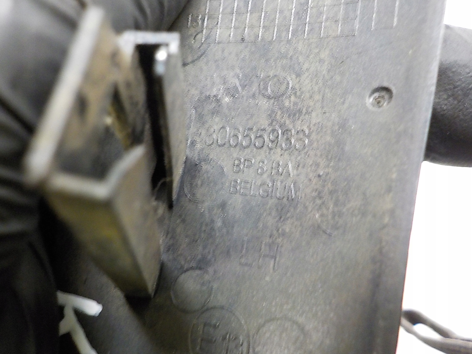 VOLVO C30 Couvre Lave phare Phares 30655933 K4