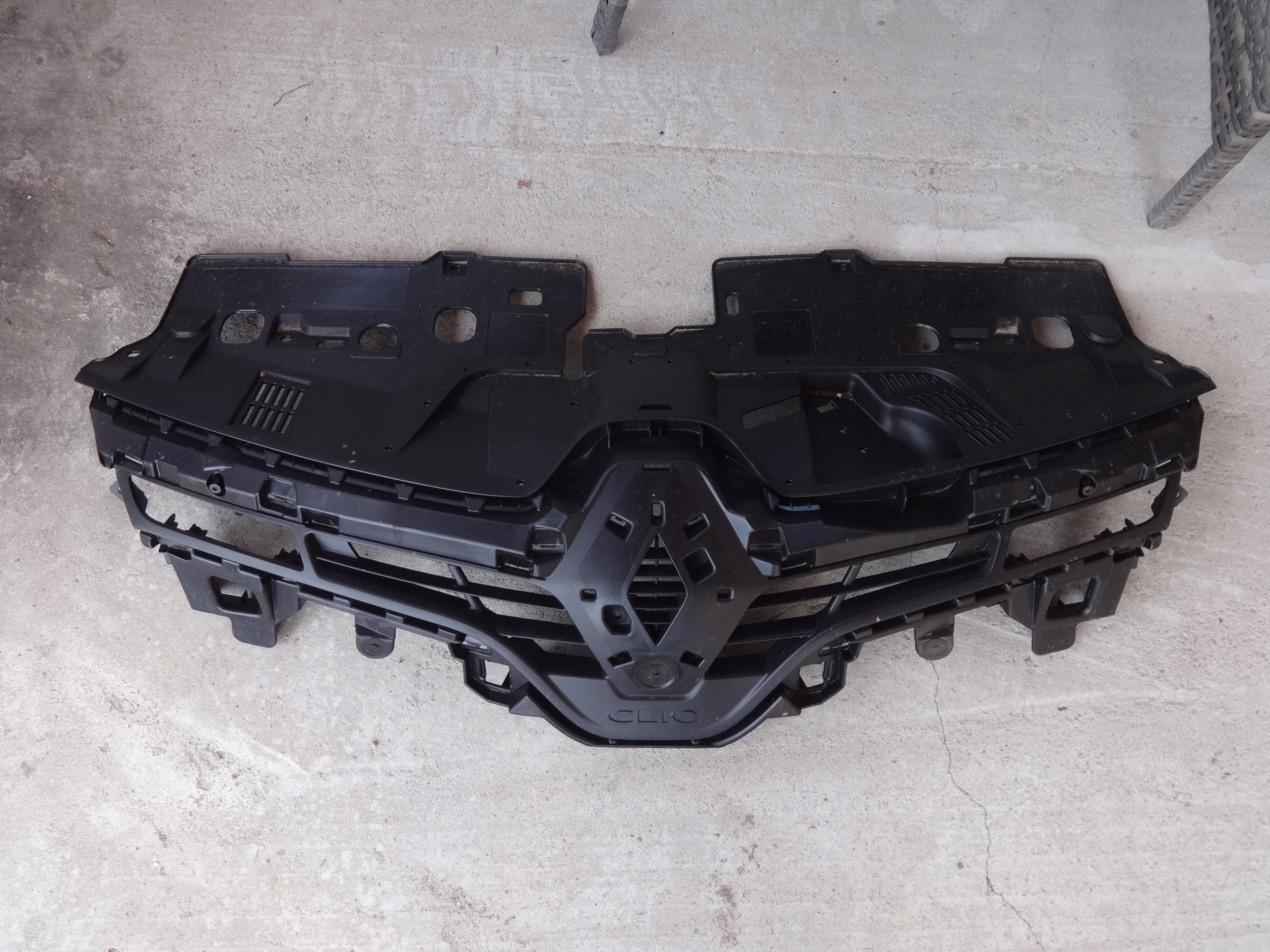 решетка радиатора renault CLIO IV 4 622563184R