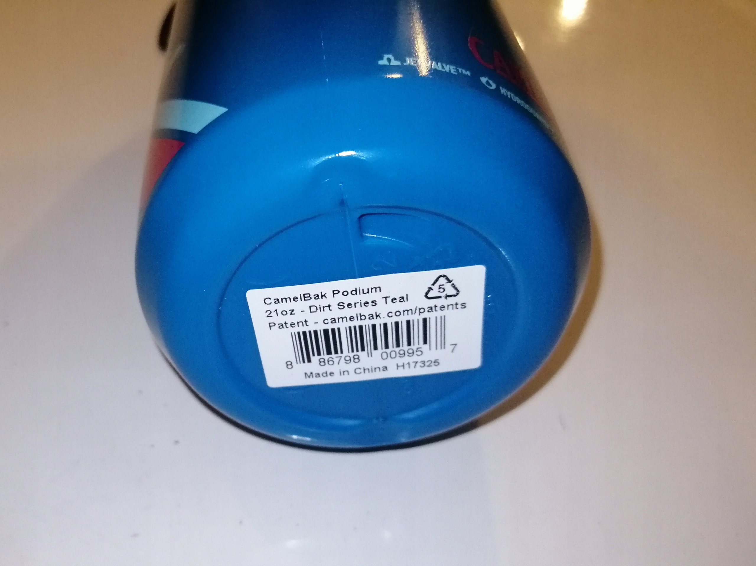 BIDON CAMELBAK PODIUM DIRT 620ml %%% Pojemność 620 ml