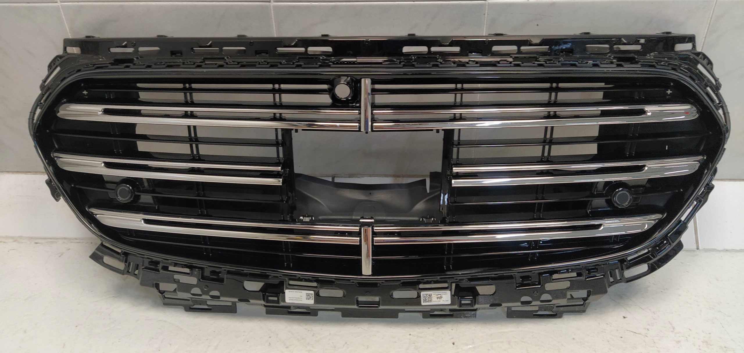 MERCEDES W214 E KLASA 2022- GRILL ATRAPA CHŁODNICY Numer katalogowy części A2148850700