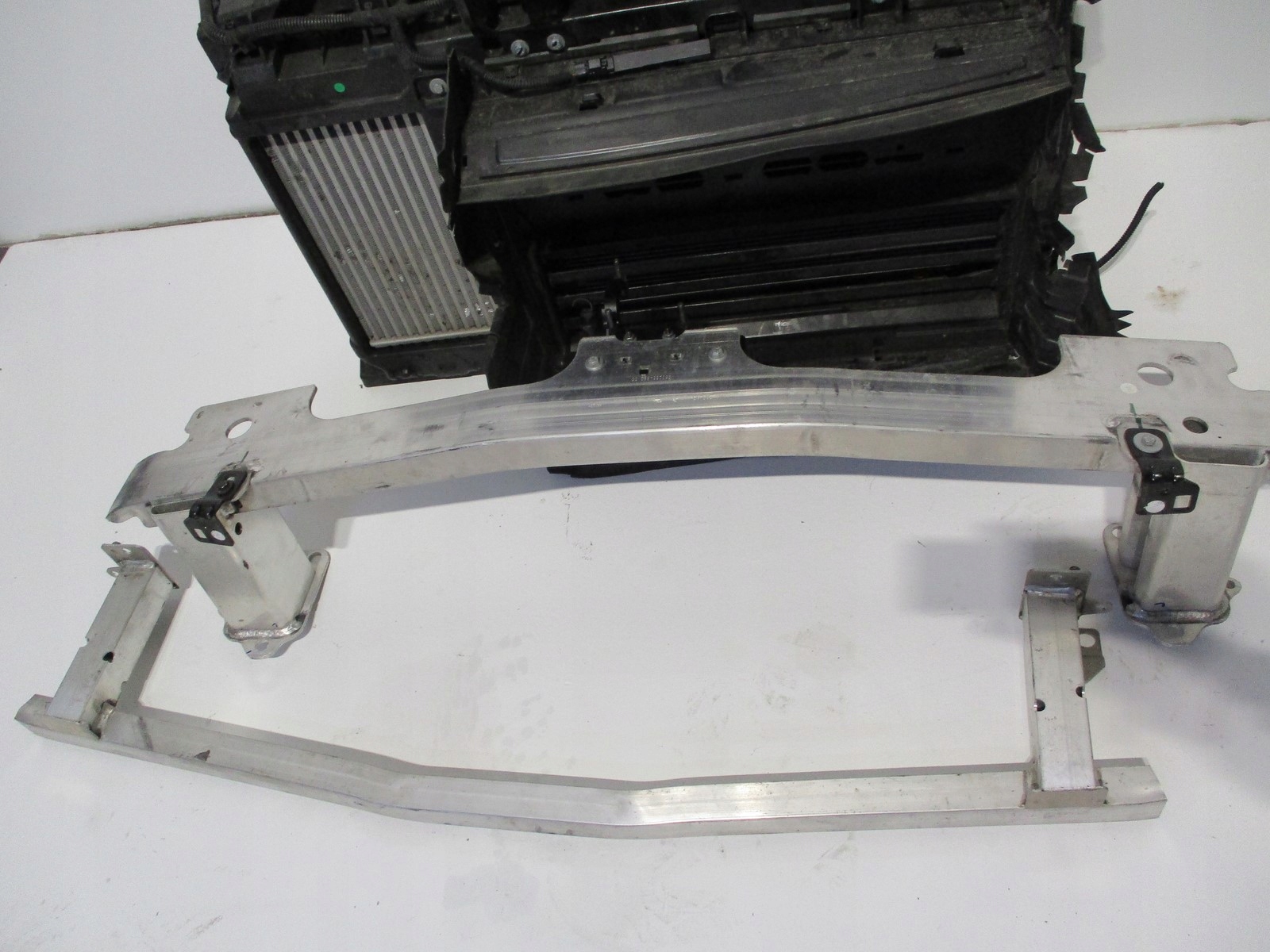 Pas przedni chłodnice CITROEN C4 III 22R 1,2THP Numer katalogowy części CITROEN C4 PAS