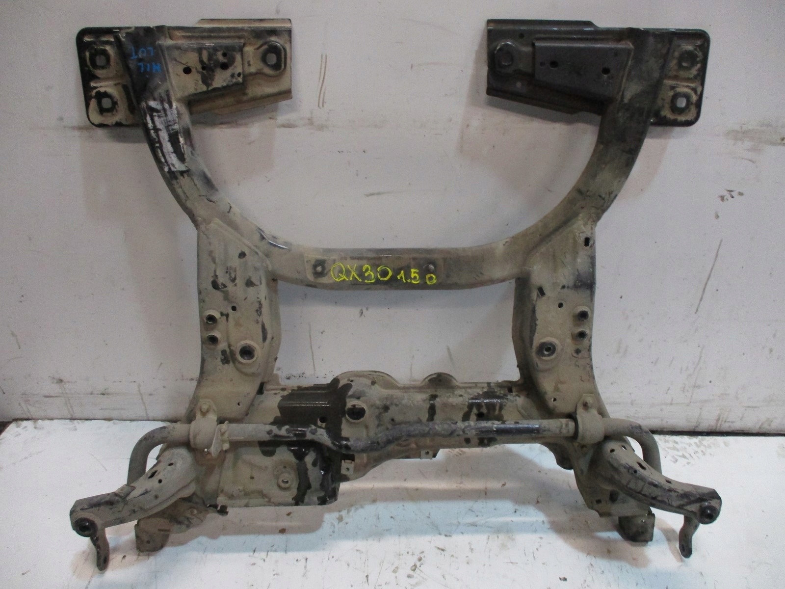 axle beam subframe axle beam INFINITI QX30 1,5D