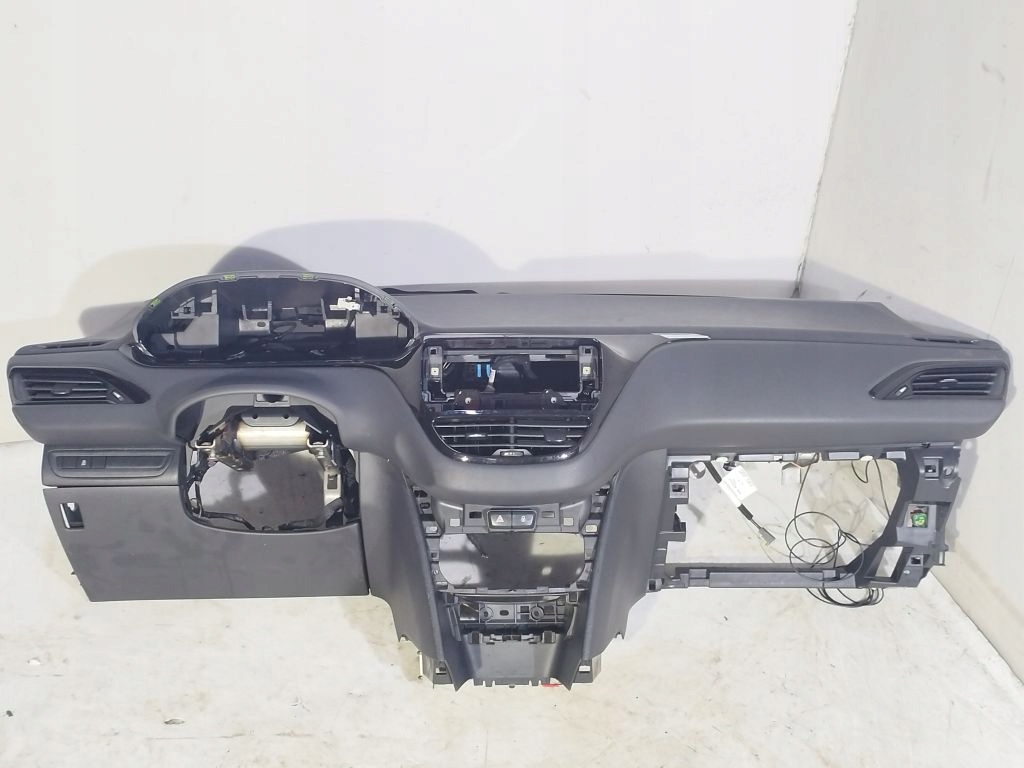 Peugeot 208 and console dashboard instrument panel