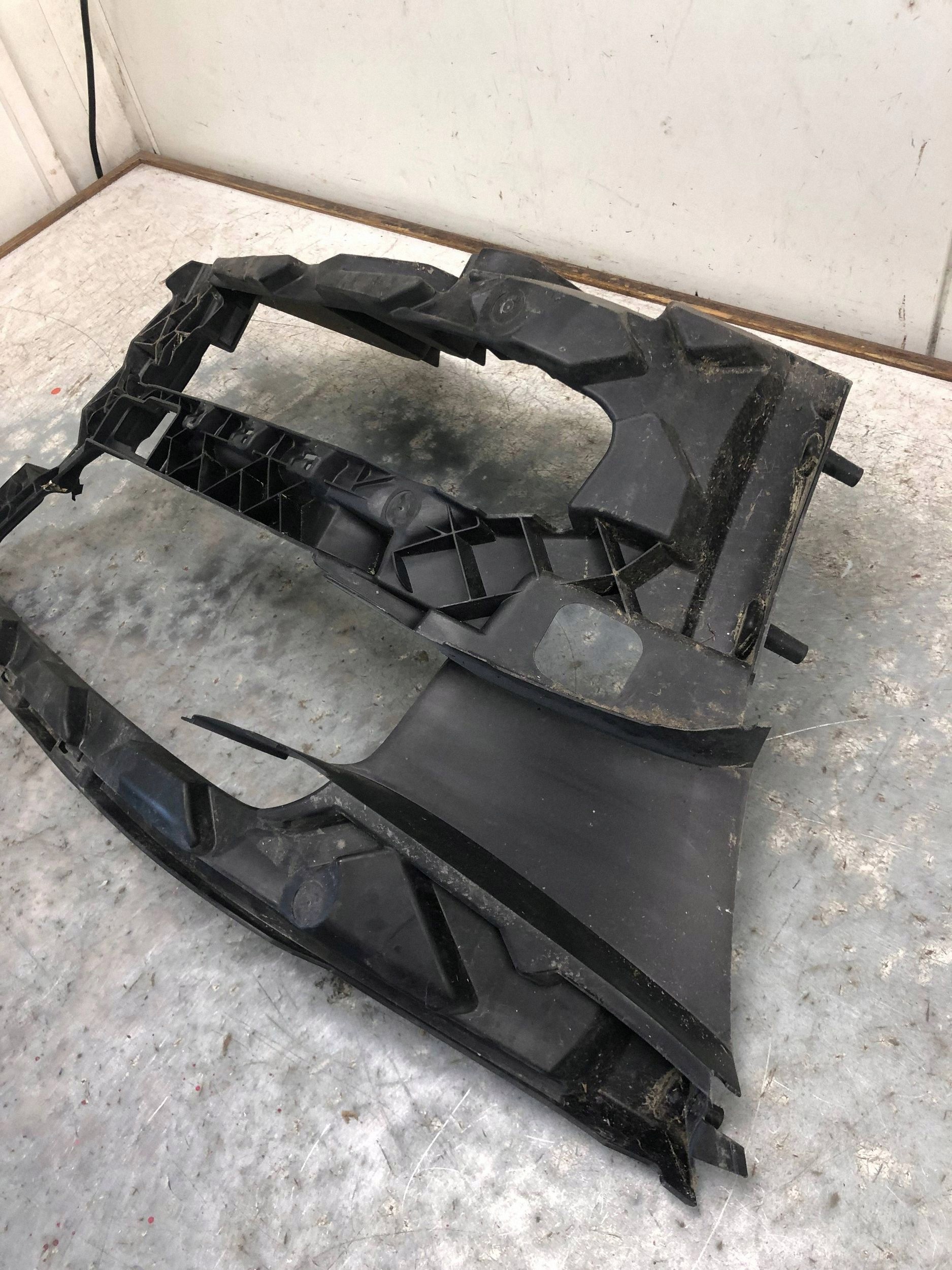 bumper bracket right front VW CRAFTER II 7C0807724A