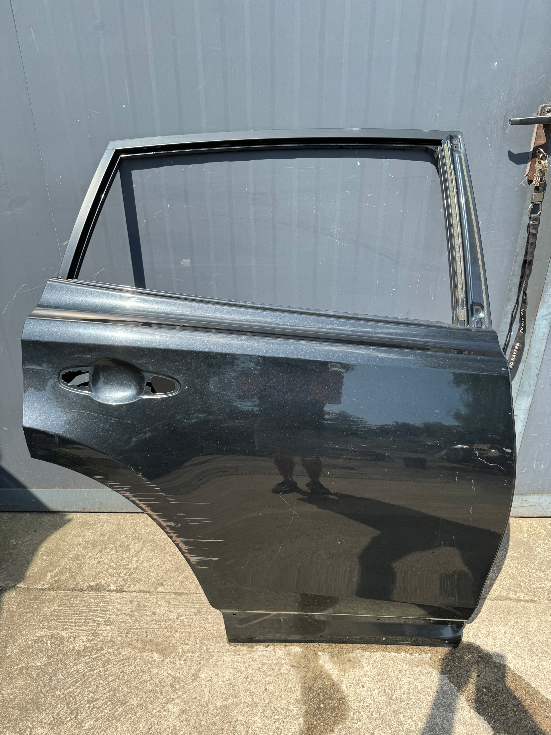 DRZWI PRAWE TYLNE TOYOTA RAV4 IV 13-19r