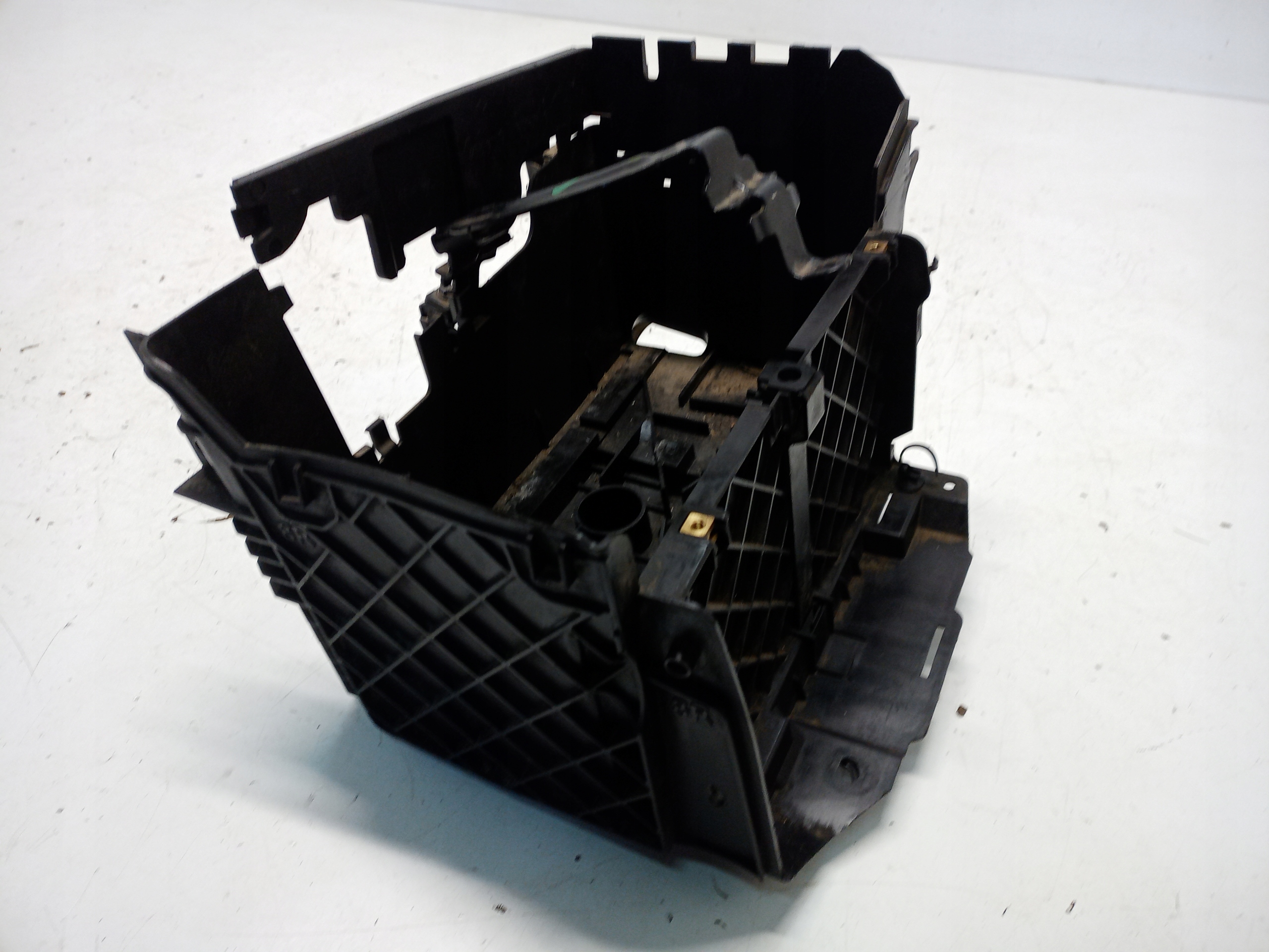 PODSTAWA AKUMULATORA TRAFIC III VIVARO B Producent części Renault OE