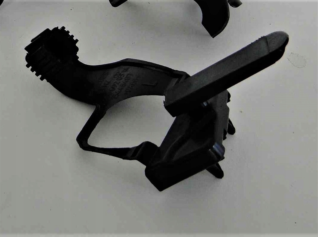 MERCEDES GLE 292 MOCOWANIE PODŁOGI LEWEJ PRZÓD Producent części Mercedes-Benz OE