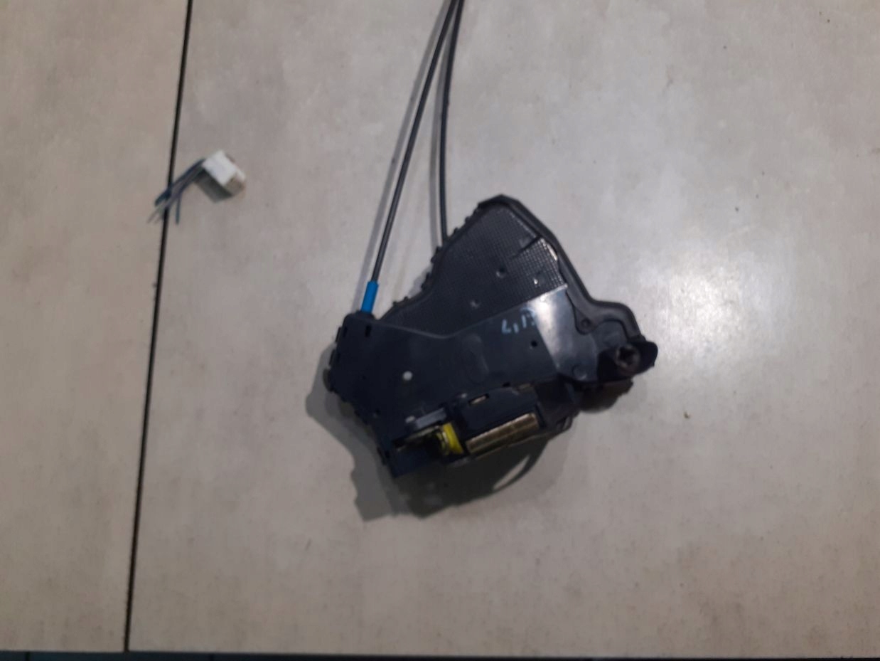 lock door handle left front TOYOTA AVENSIS T25 2.0 D4D 6 PIN