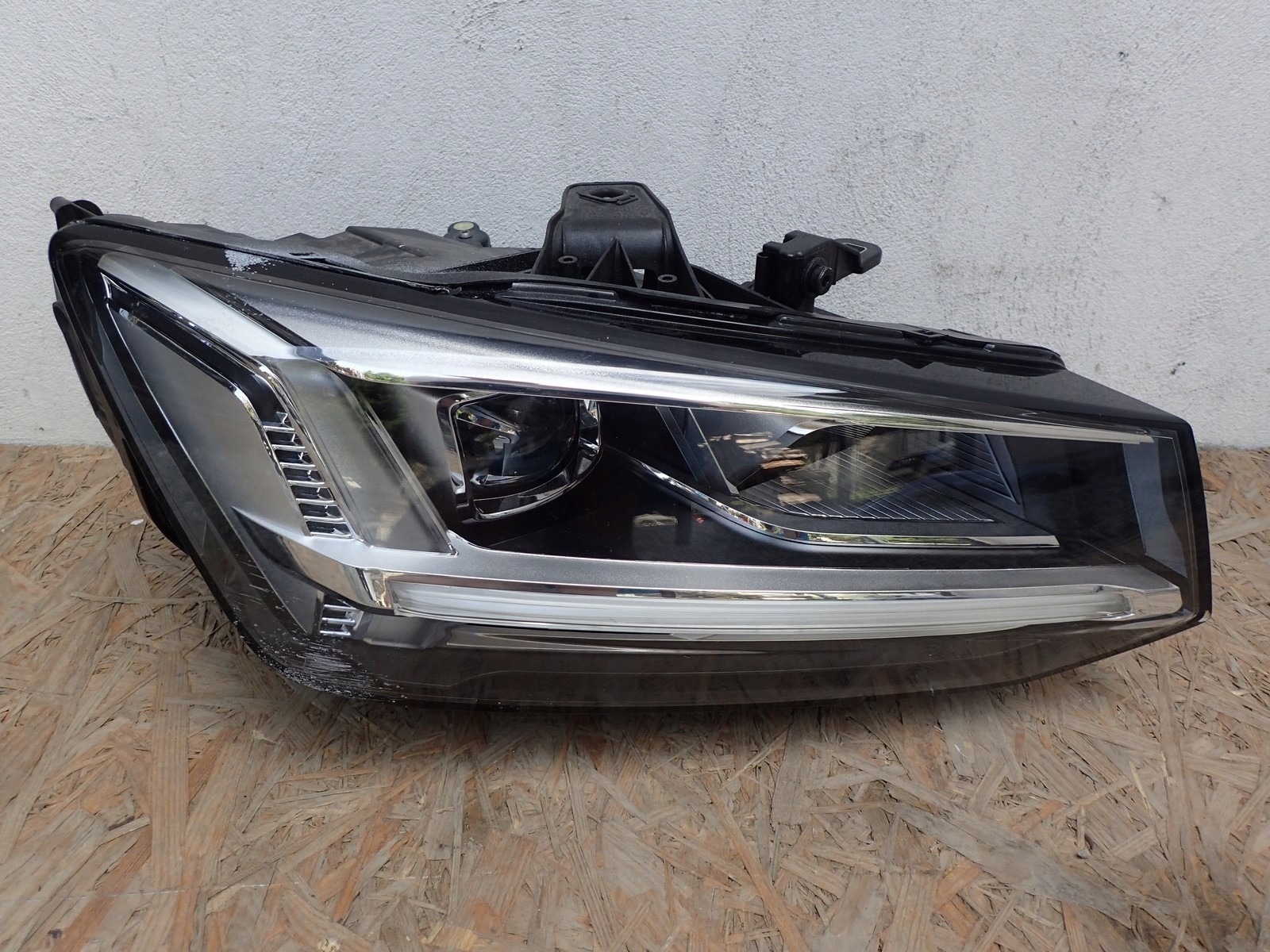 light right right FULL LED AUDI Q2 81A 81A941034B