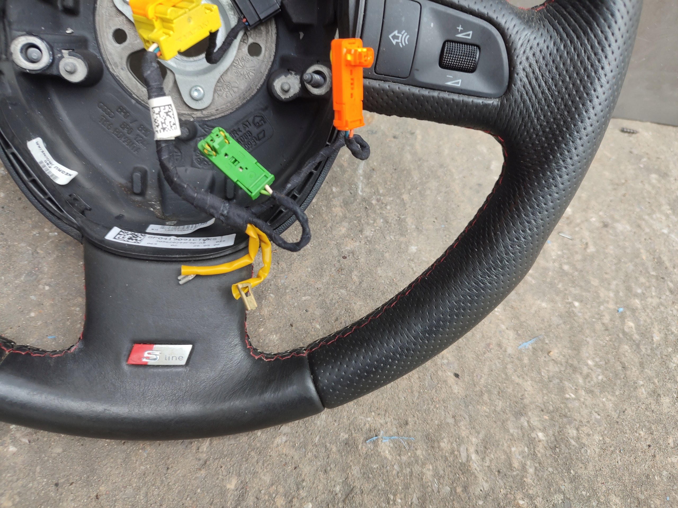 VOLANT MULTIFUNKCJA S-LINE AUDI A3 8P 04-08 8P0419091CT