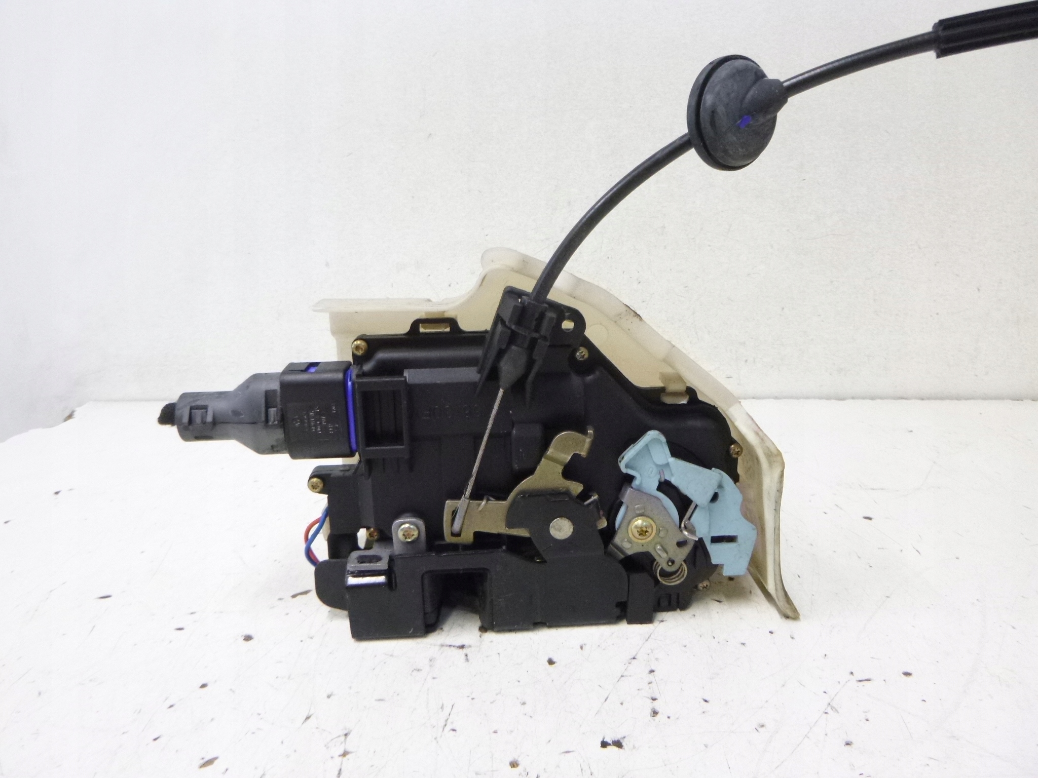 lock door front right Volkswagen Golf V 5D 04r.