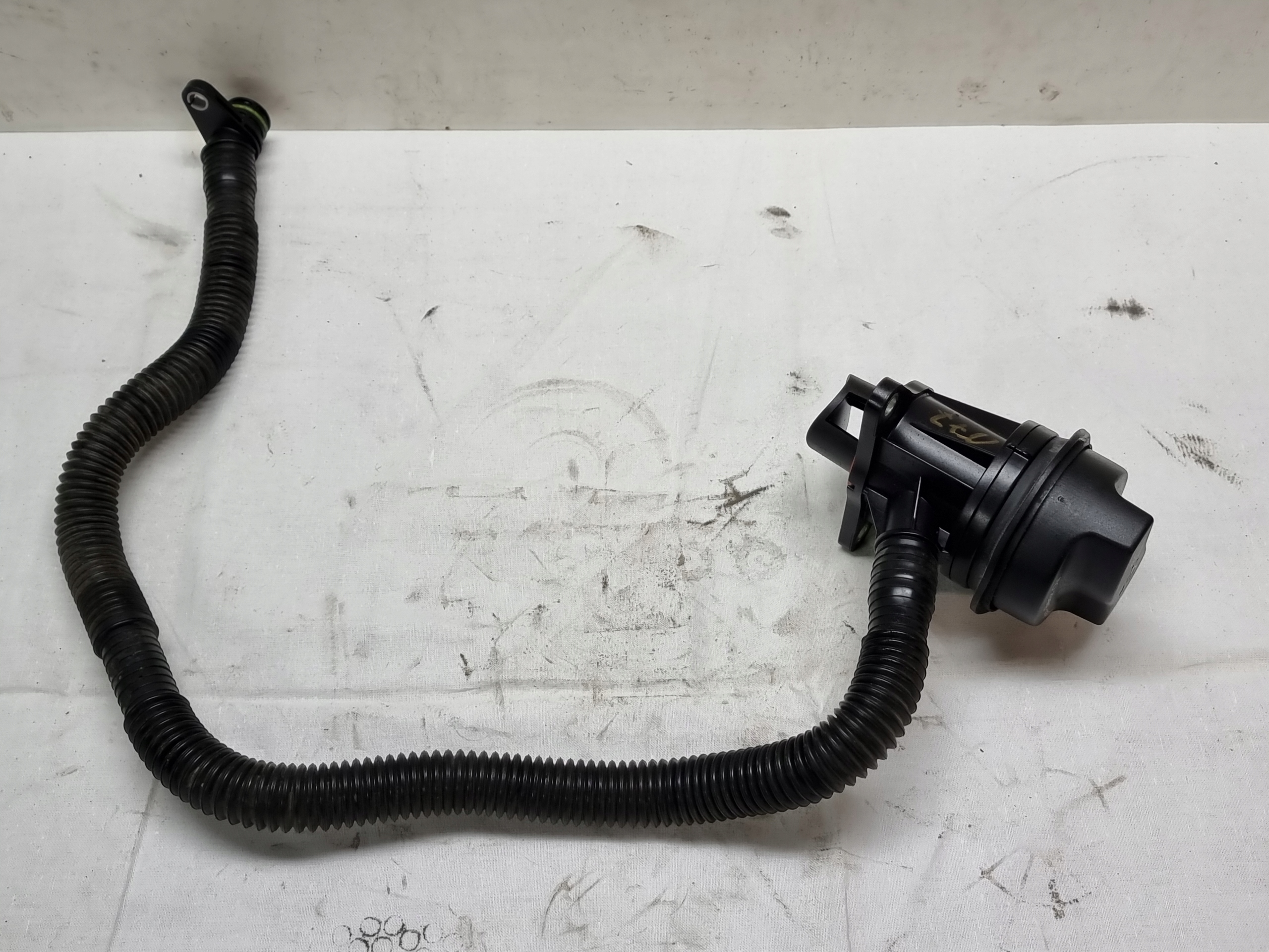 A2600104900 - MERCEDES W177 крышка заливной горловины