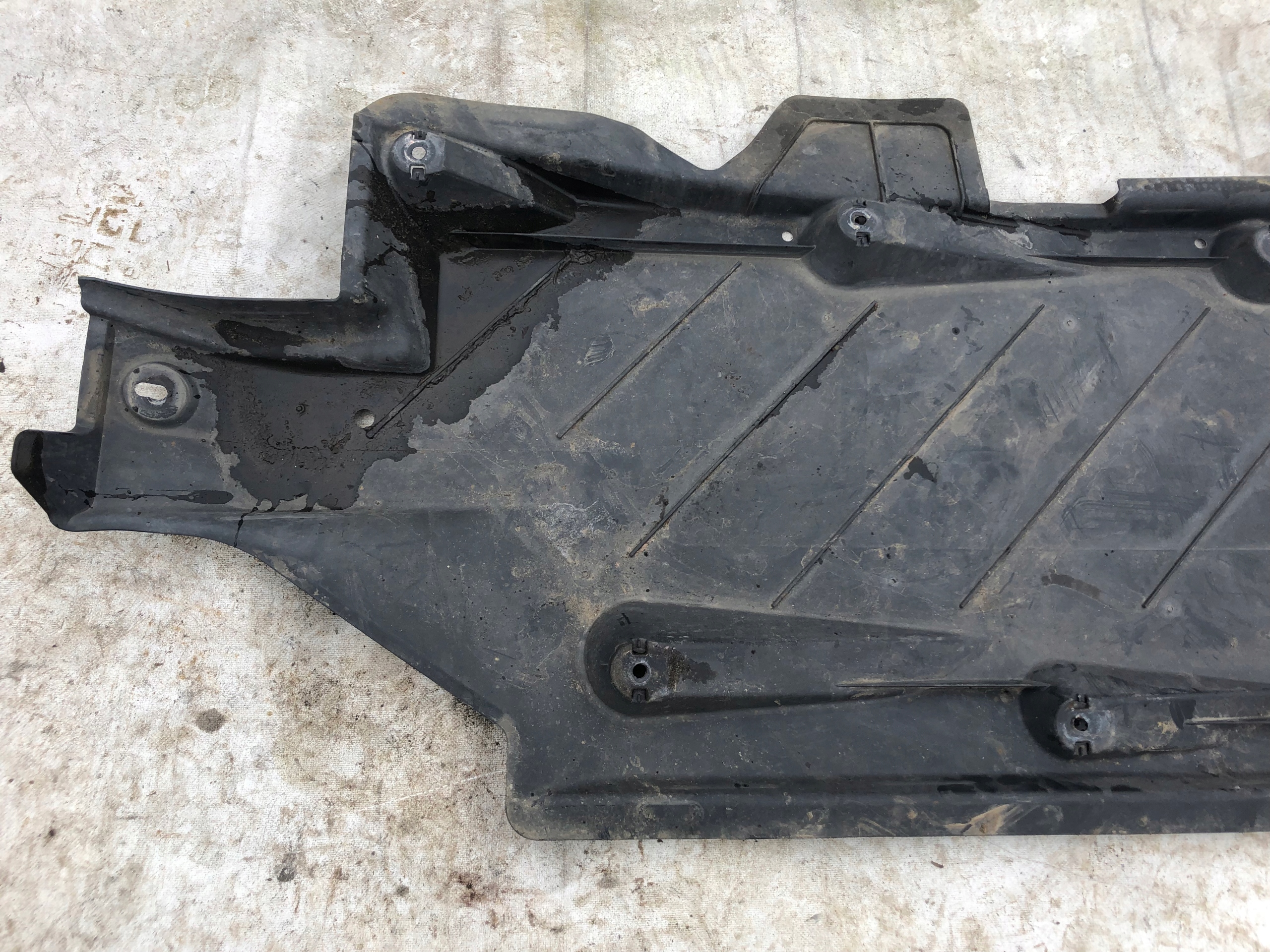 cover chassis left AUDI A1 8X 6R0825201
