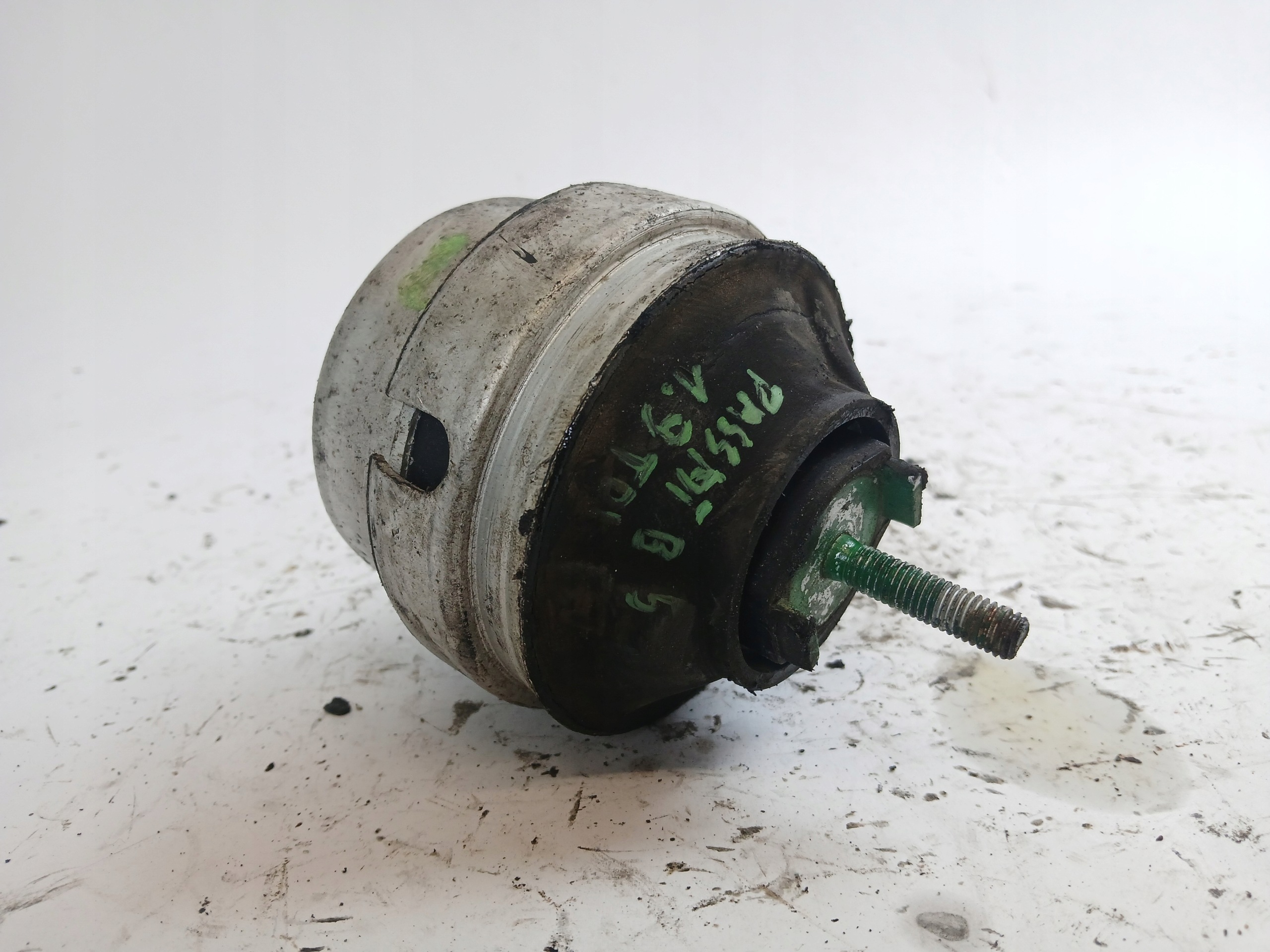 VW PASSAT B5 1.9 TDI support fixation montage moteur