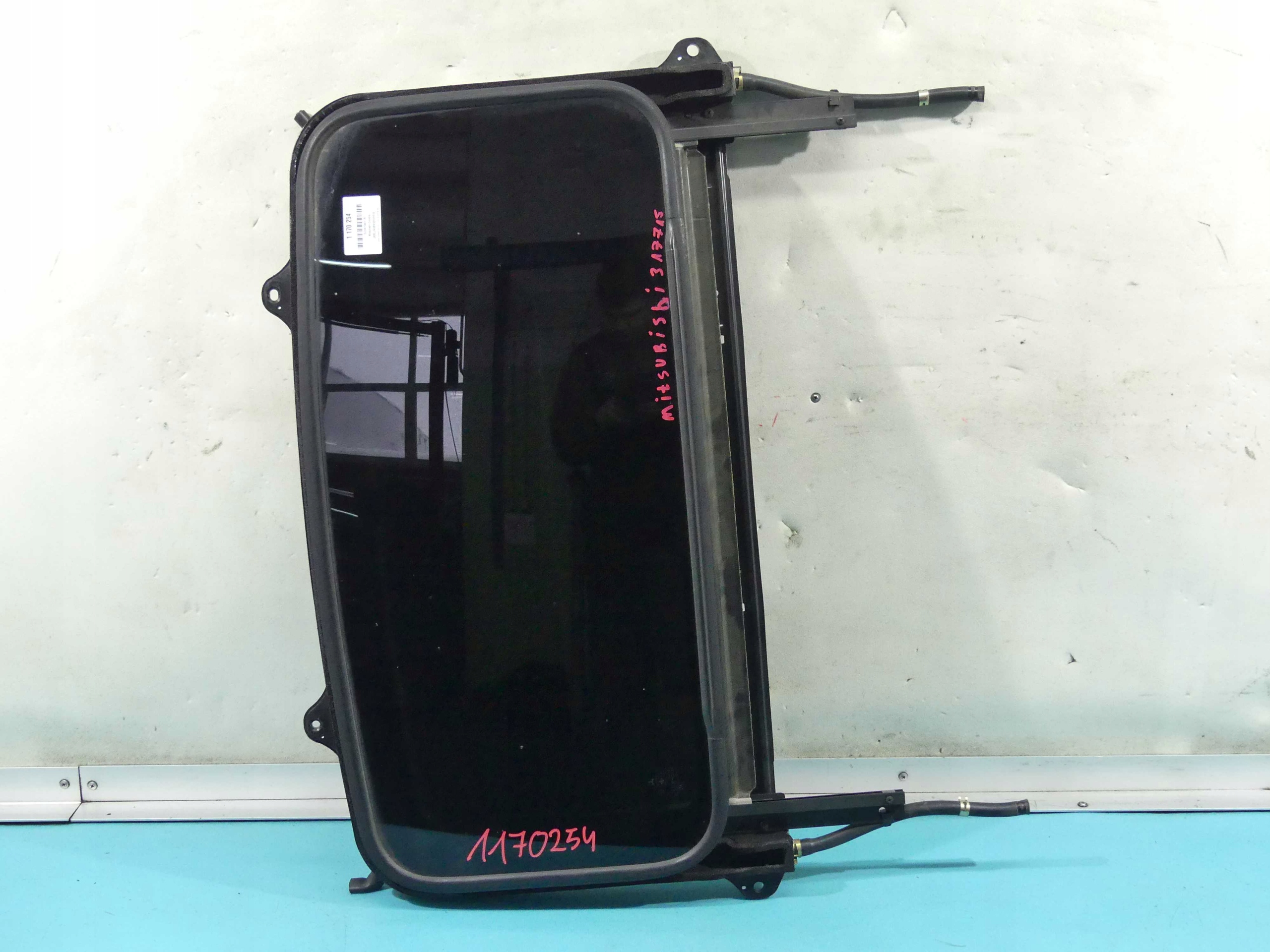 ПЕРЕДНИЙ ЛЮК MITSUBISHI GRANDIS