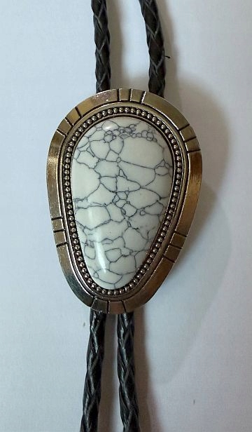 Kravata westernová bolo pletená z přírodní kůže s bílou tyrkysovou barvou