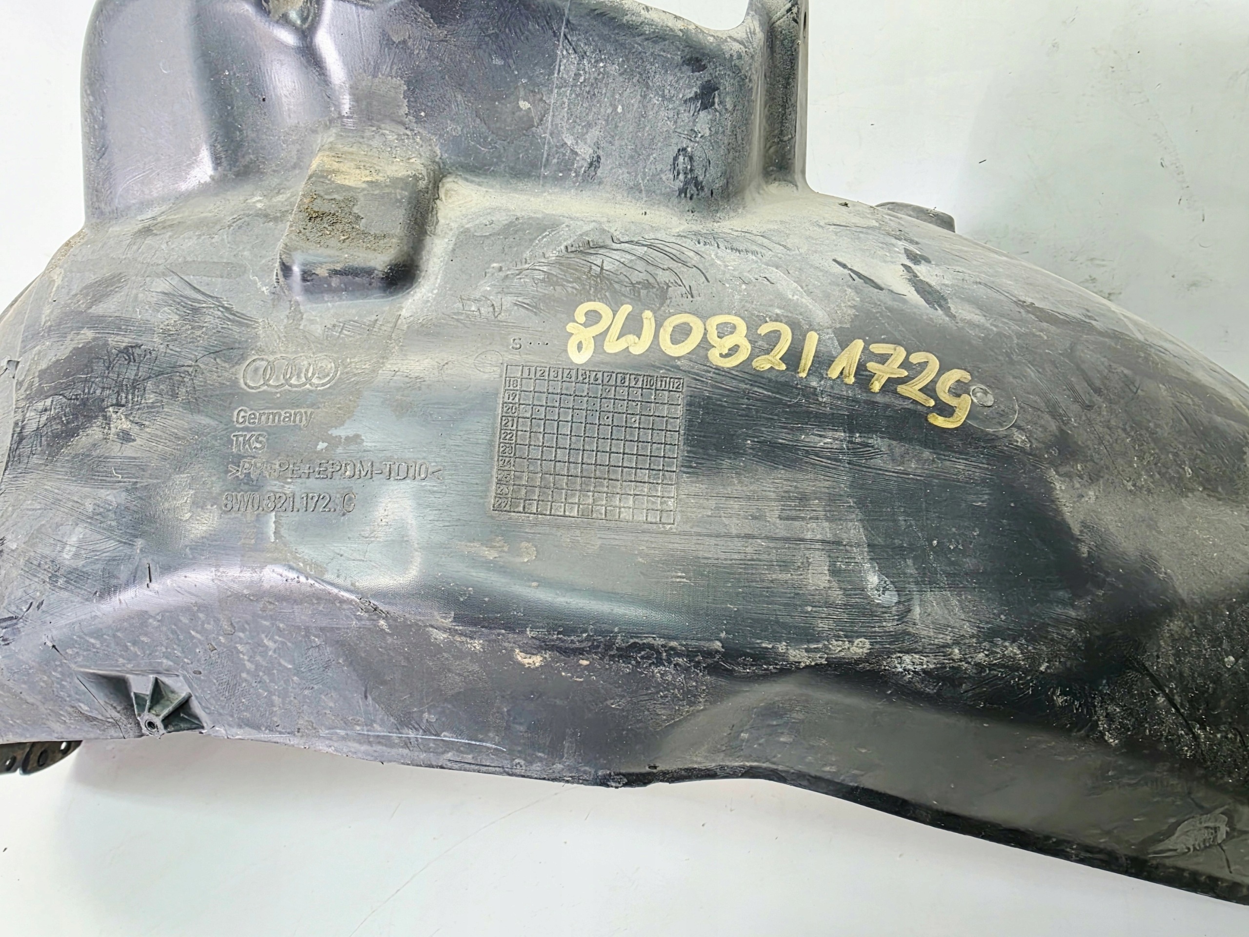 mudguard PLASTITOWE right front AUDI A4 B9 8W0821172G