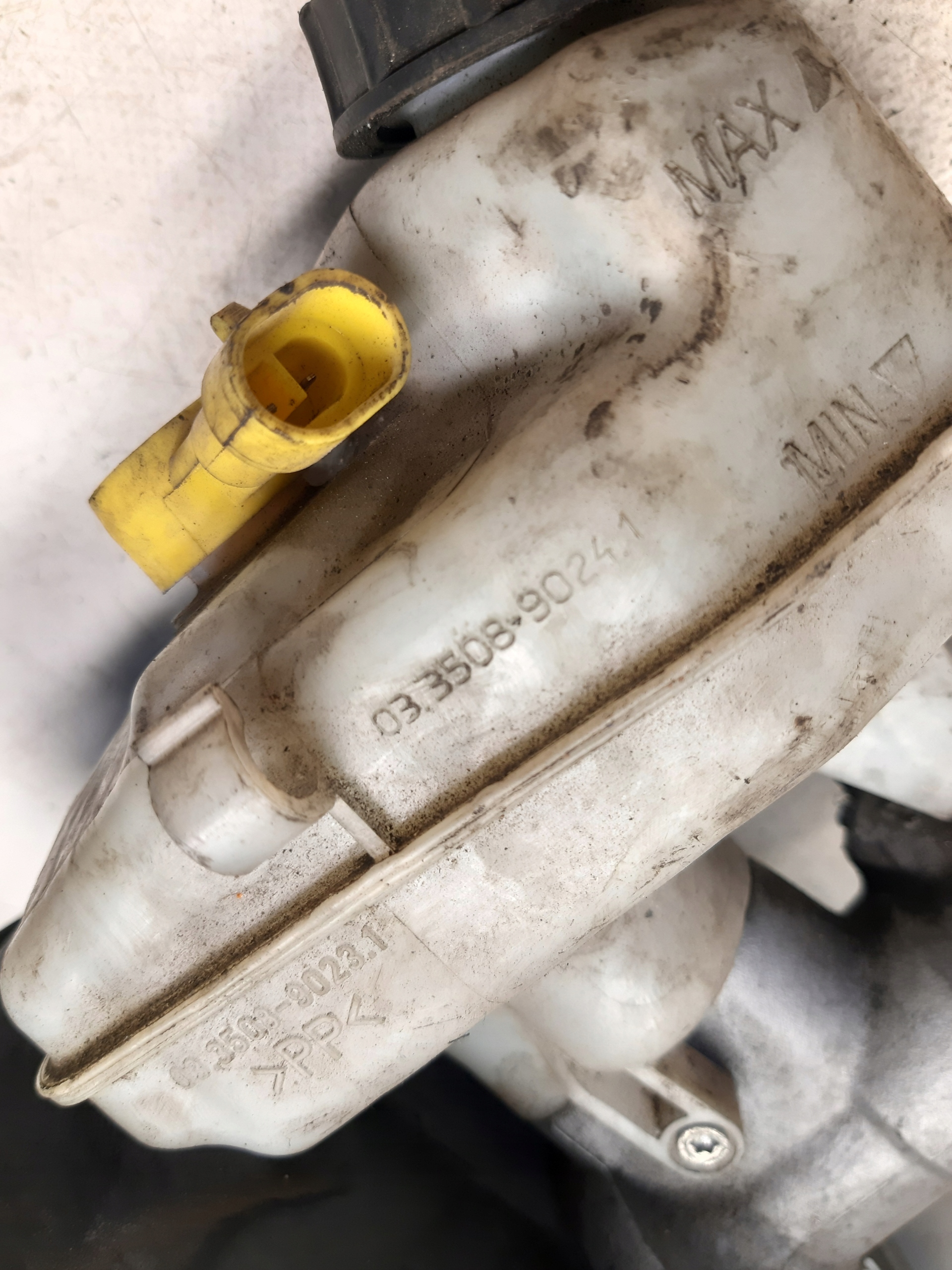 Opel INSIGNIA A Servo Pumpe Behälter Brems-