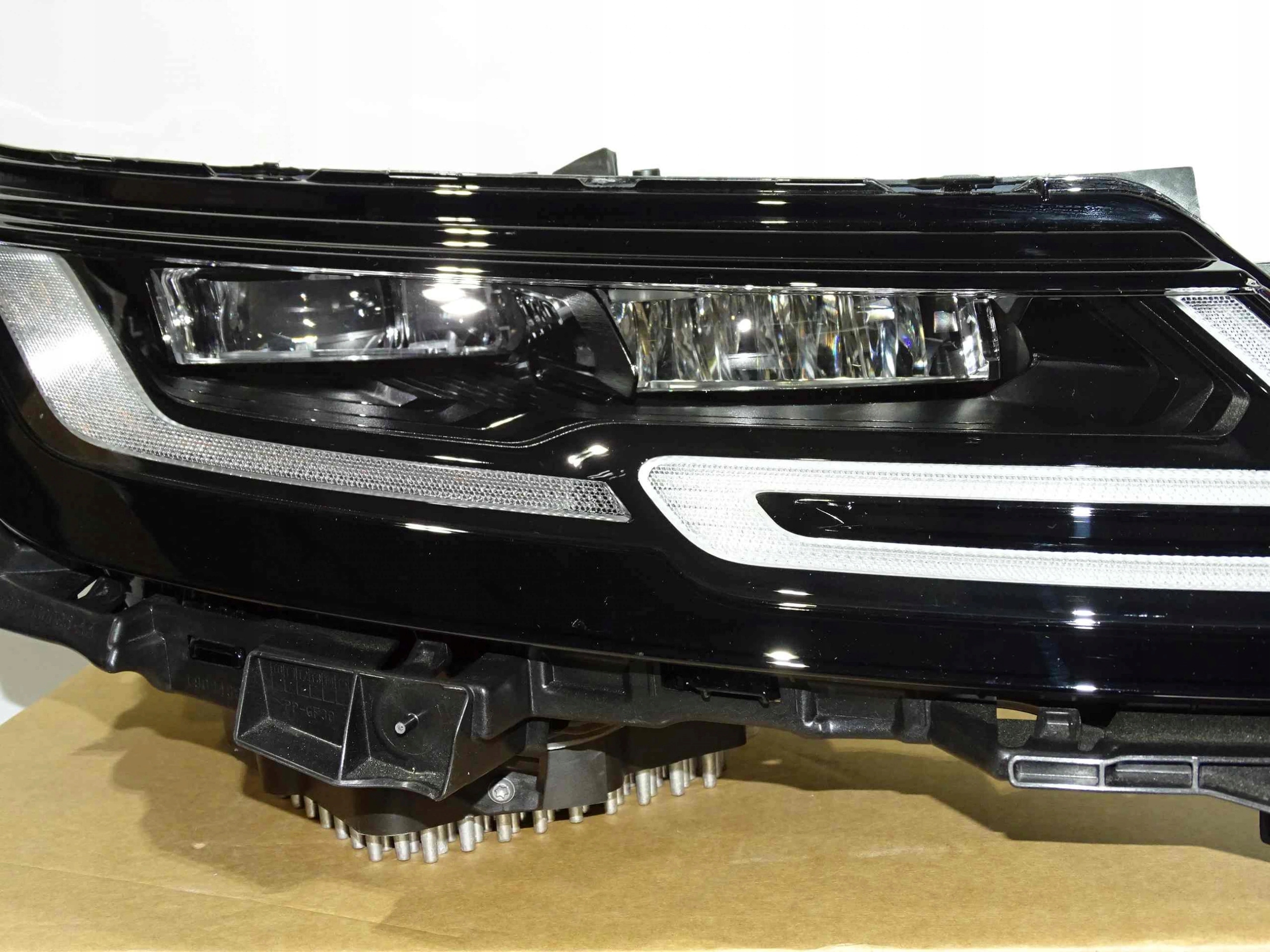 lampa reflektor LED MID NEW EVOQUE L551 MY21 2021 Producent części Land Rover OE