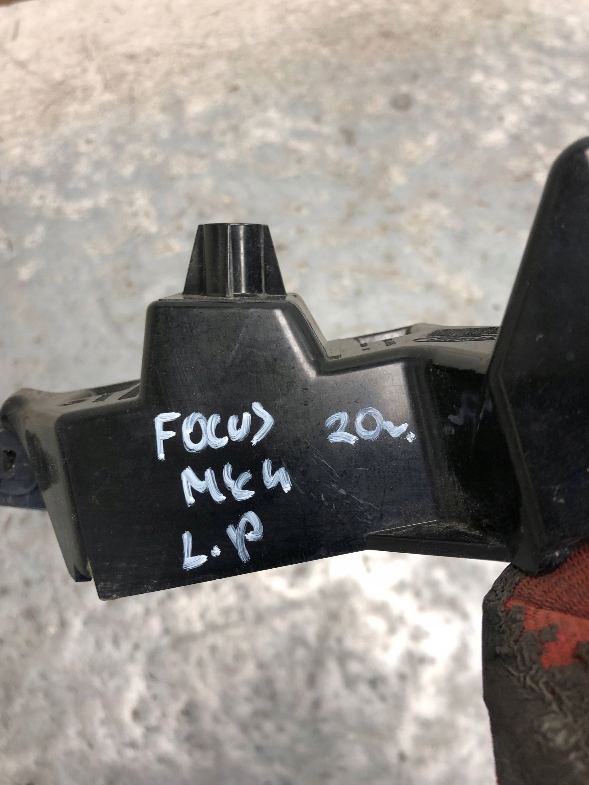 bumper bracket left front FORD FOCUS MK4 KOMBI JX7B-17D959