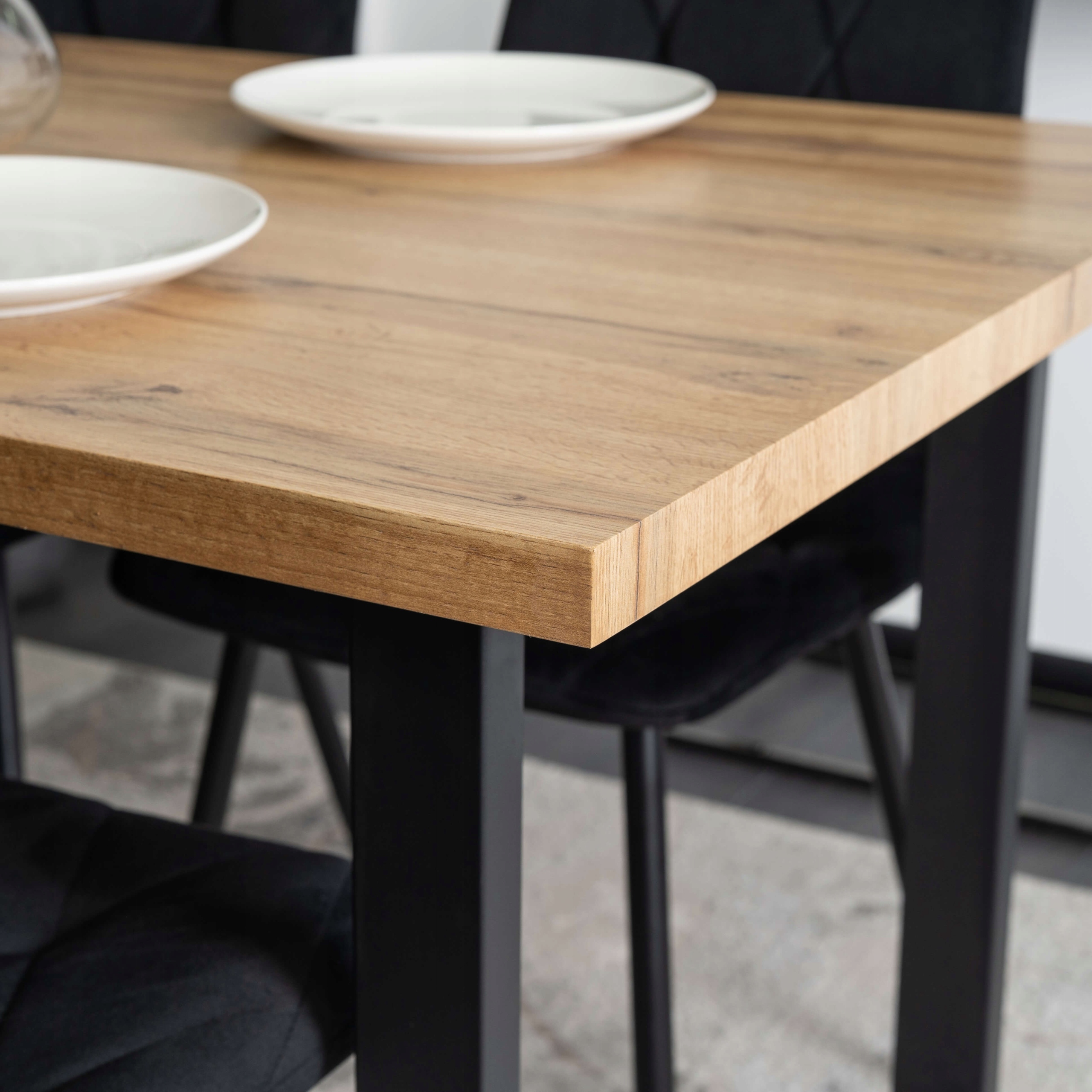 Stół 135 cm Do Jadalni Salonu Loft Prostokątny Dąb Złoty Czarne Nogi GLOS Kolekcja Glos