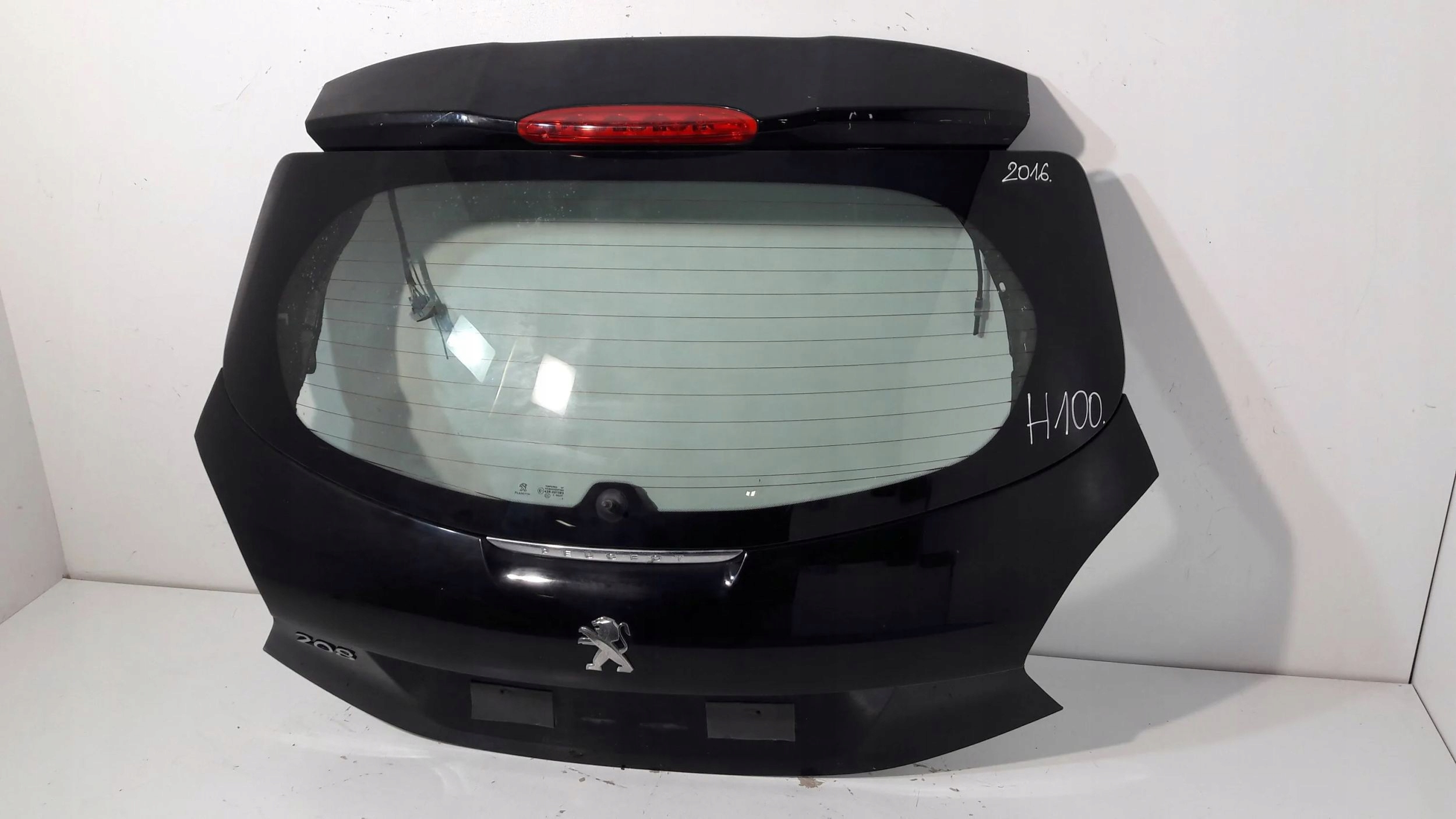 Peugeot 208 rear trunk door boot 2016 rok (H100)