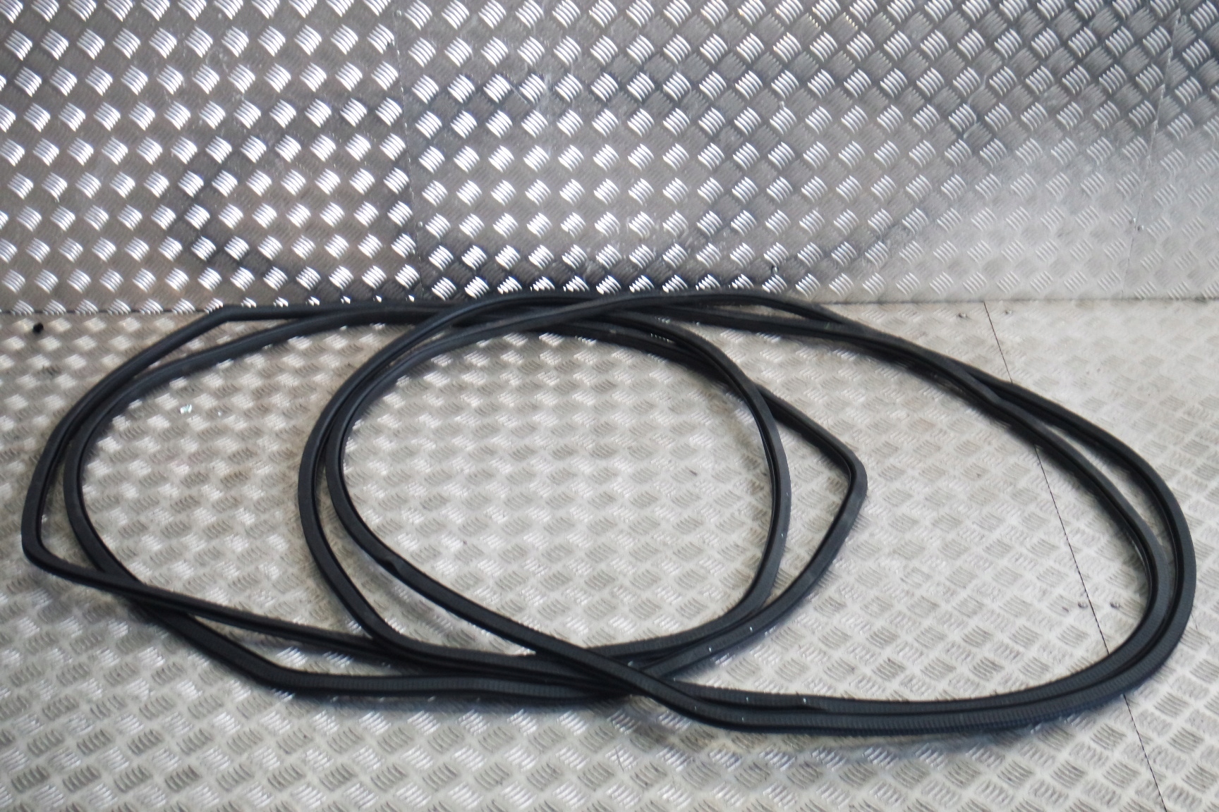 Уплотнитель передней двери MERCEDES W167 A1676971900