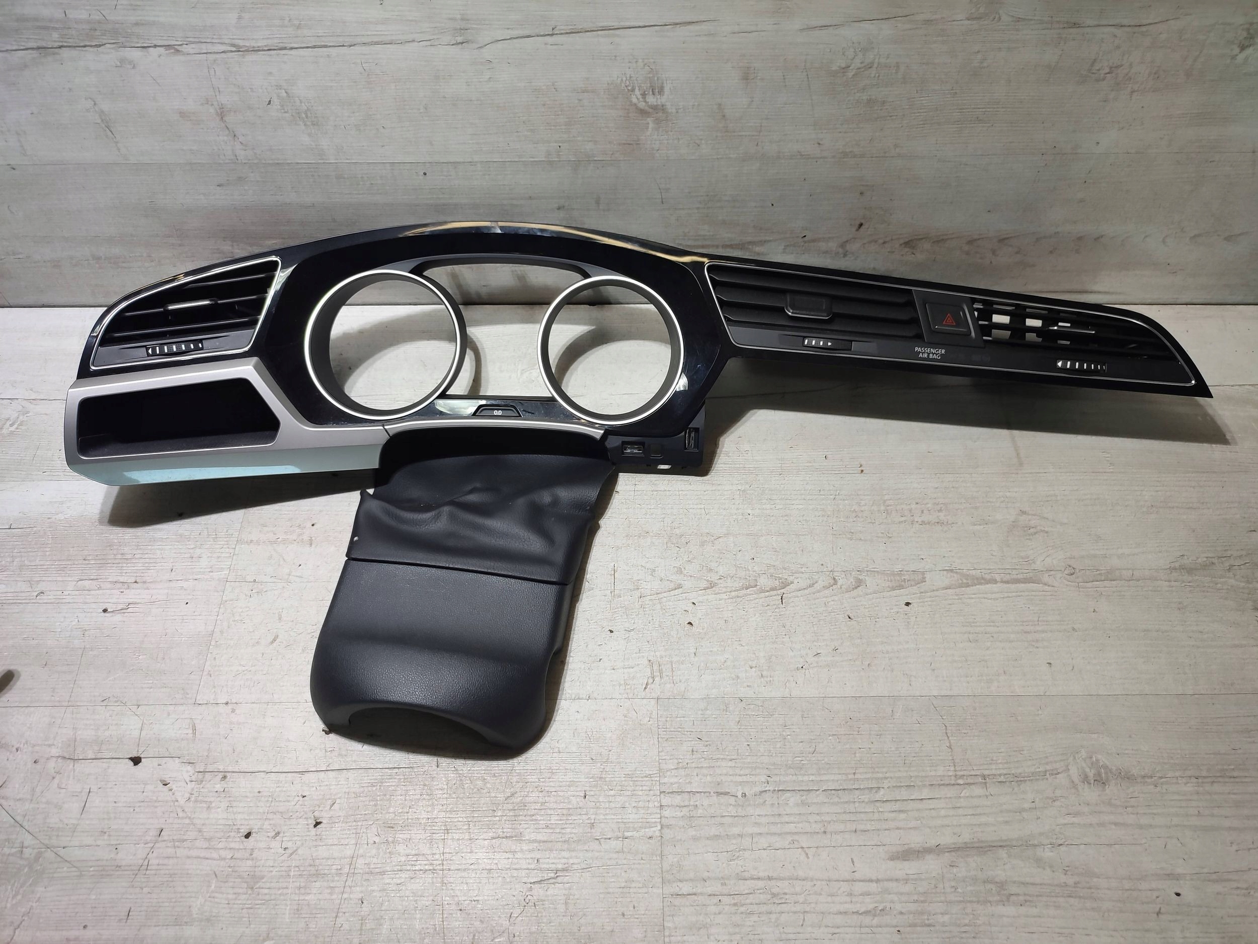 Volkswagen Touran III 2020 Panel dekor