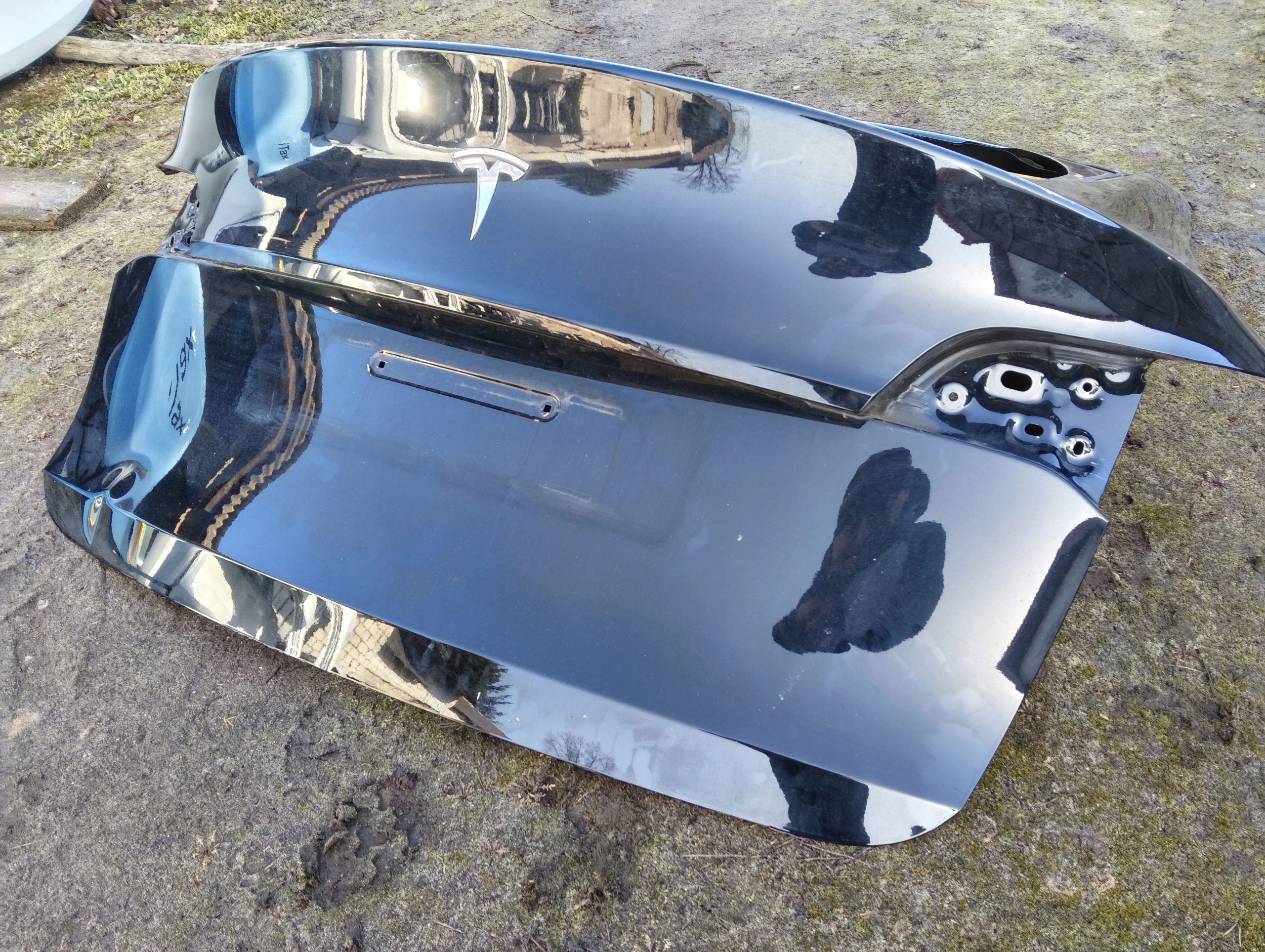 TESLA MODEL Y KLAPA PORYWA BAGAŻNIKA LLU oryginał