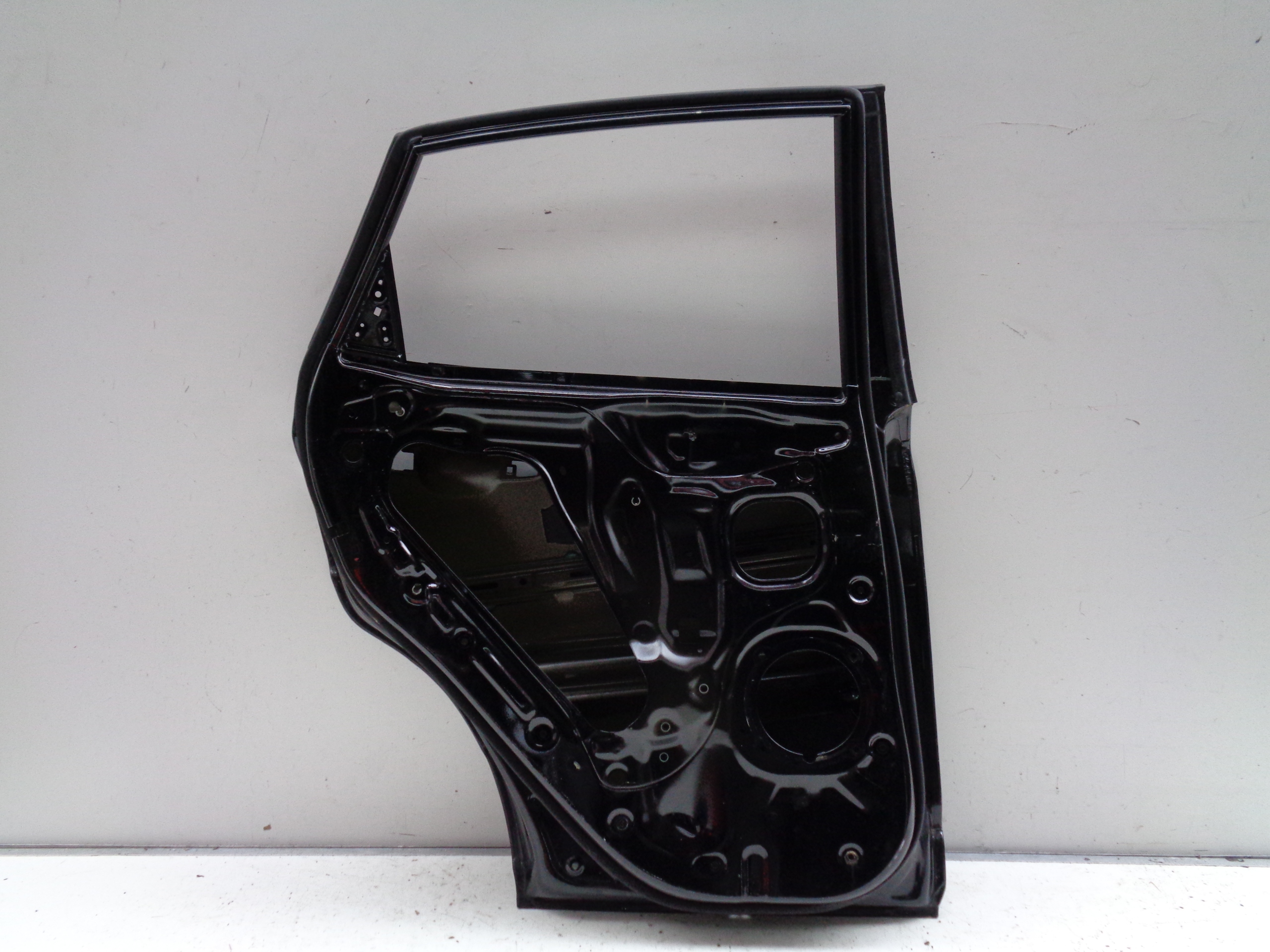 door left rear. HYUNDAI KONA 17- NR 43466