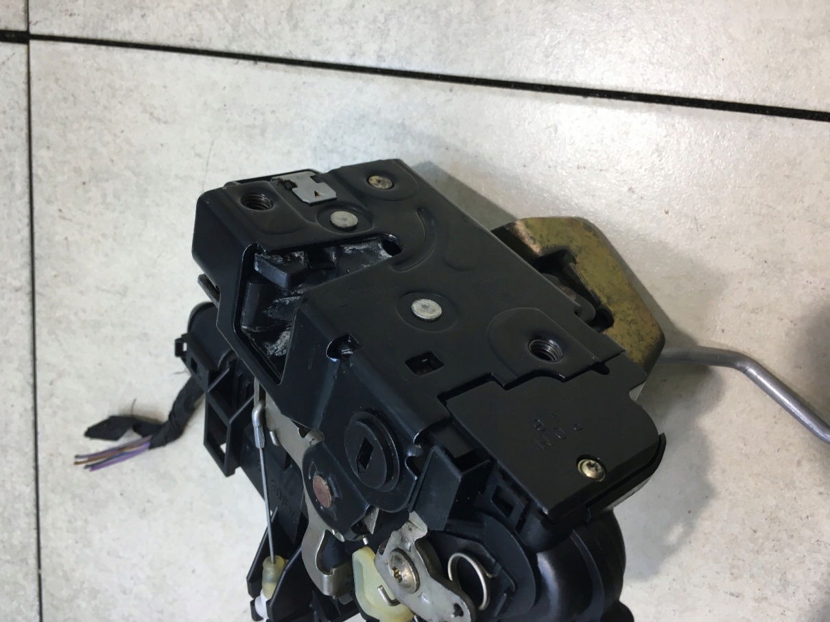 lock door left rear part AUDI A6 C5 7 PIN
