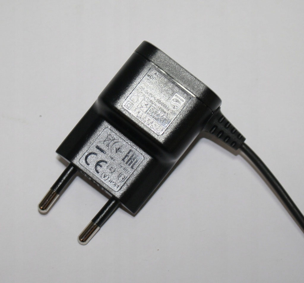 Philips ZASILACZ ŁADOWARKA One Blade QP2530 8V Kod producenta HQ850