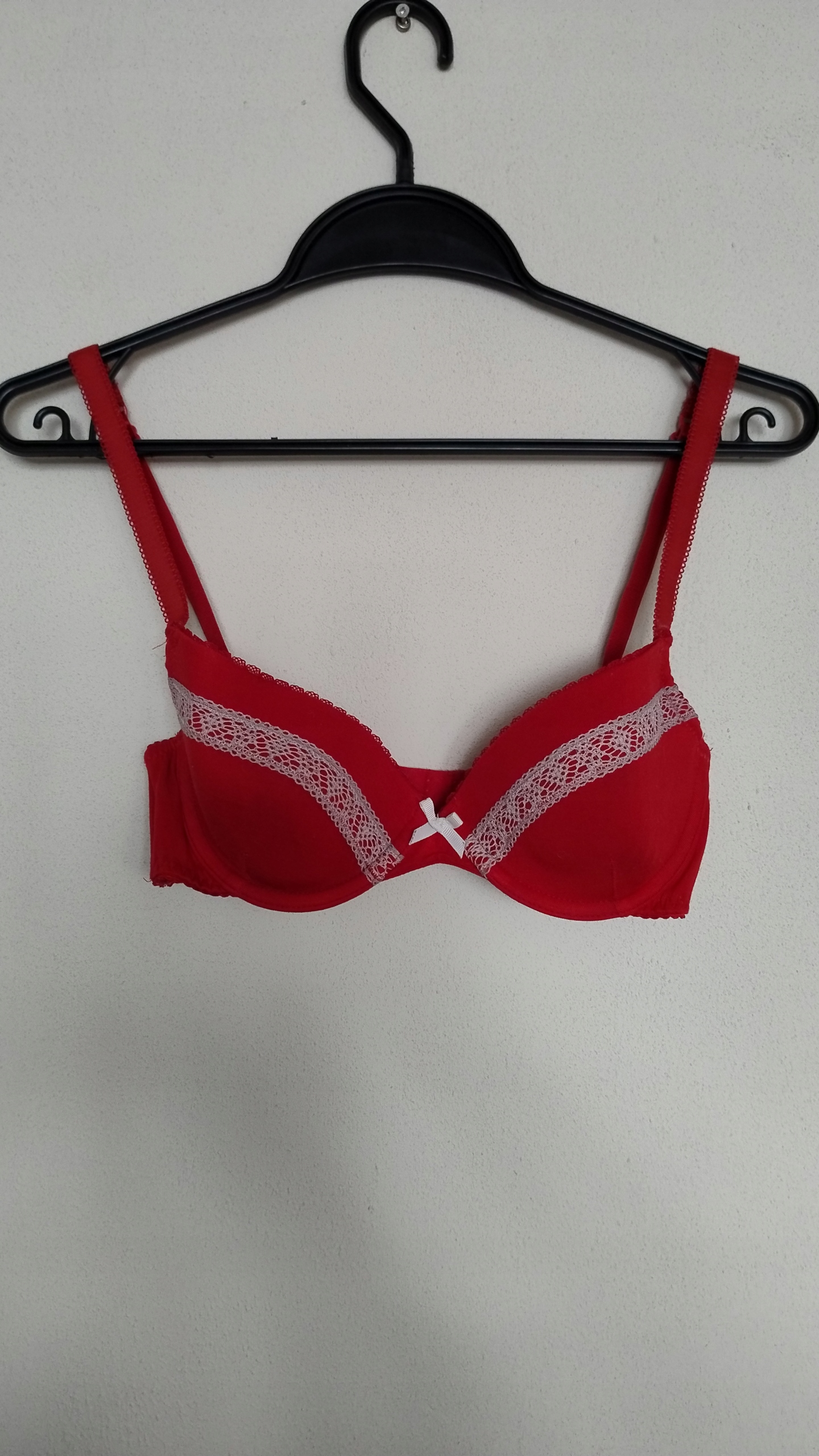 __ 75 B __ BIUSTONOSZ USZTYWNIANY __CZERWONY __