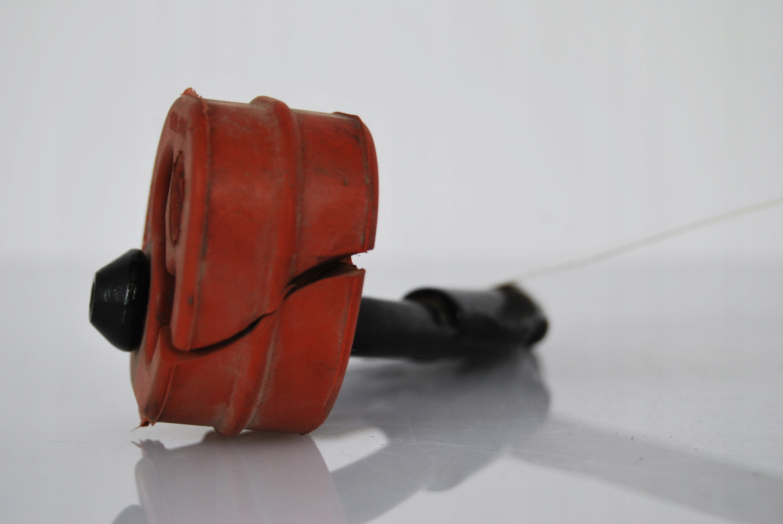Support tlumika Poignée Pneus Ford Kuga MK3 2020+