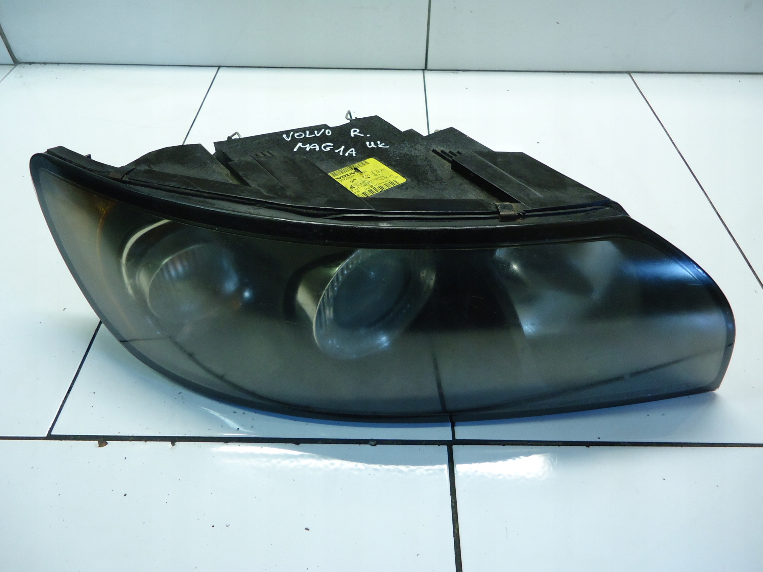 VOLVO V50 light right front front 30698880 UK