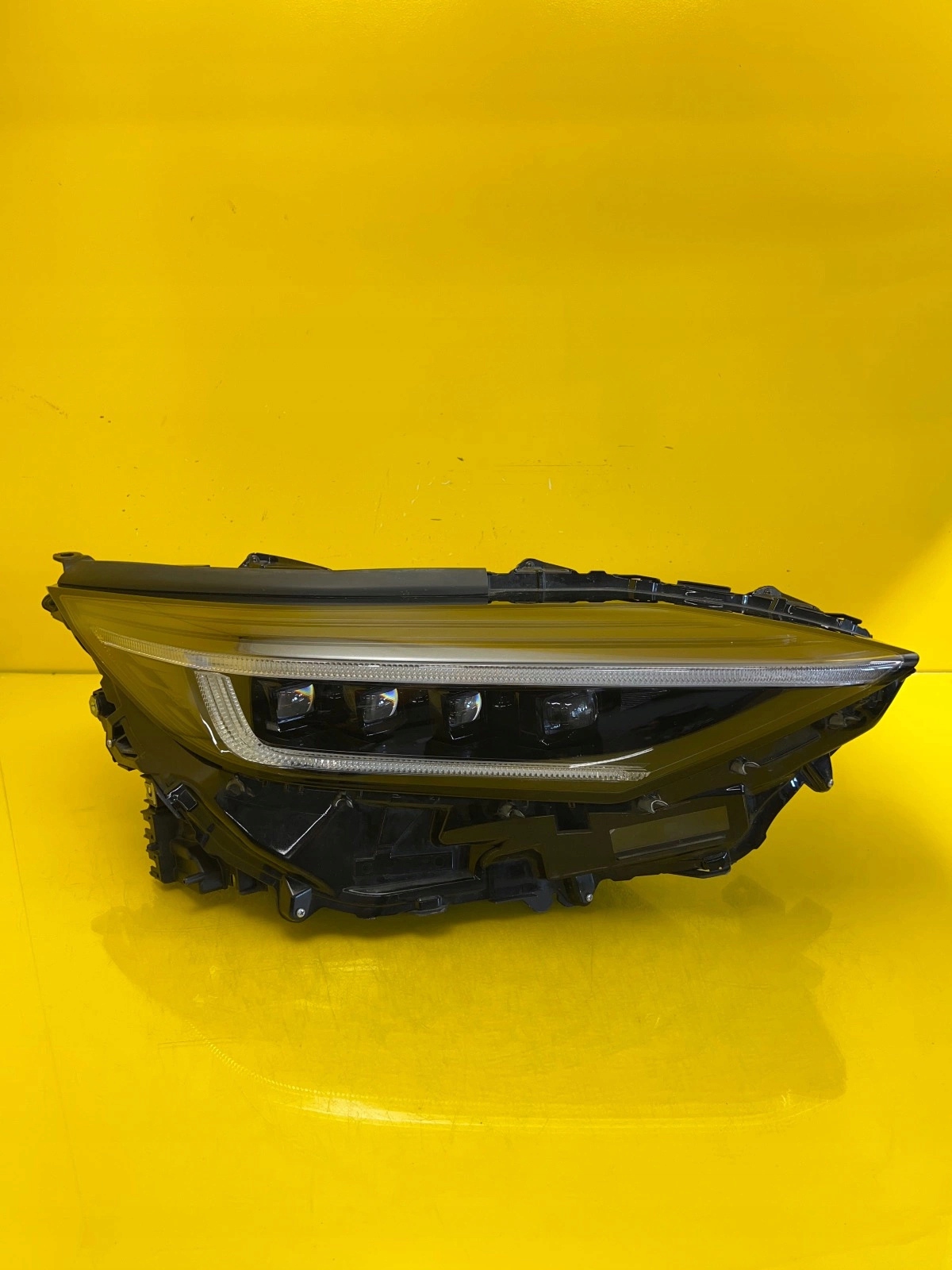 light right front Subaru Solterra Full Led 2022