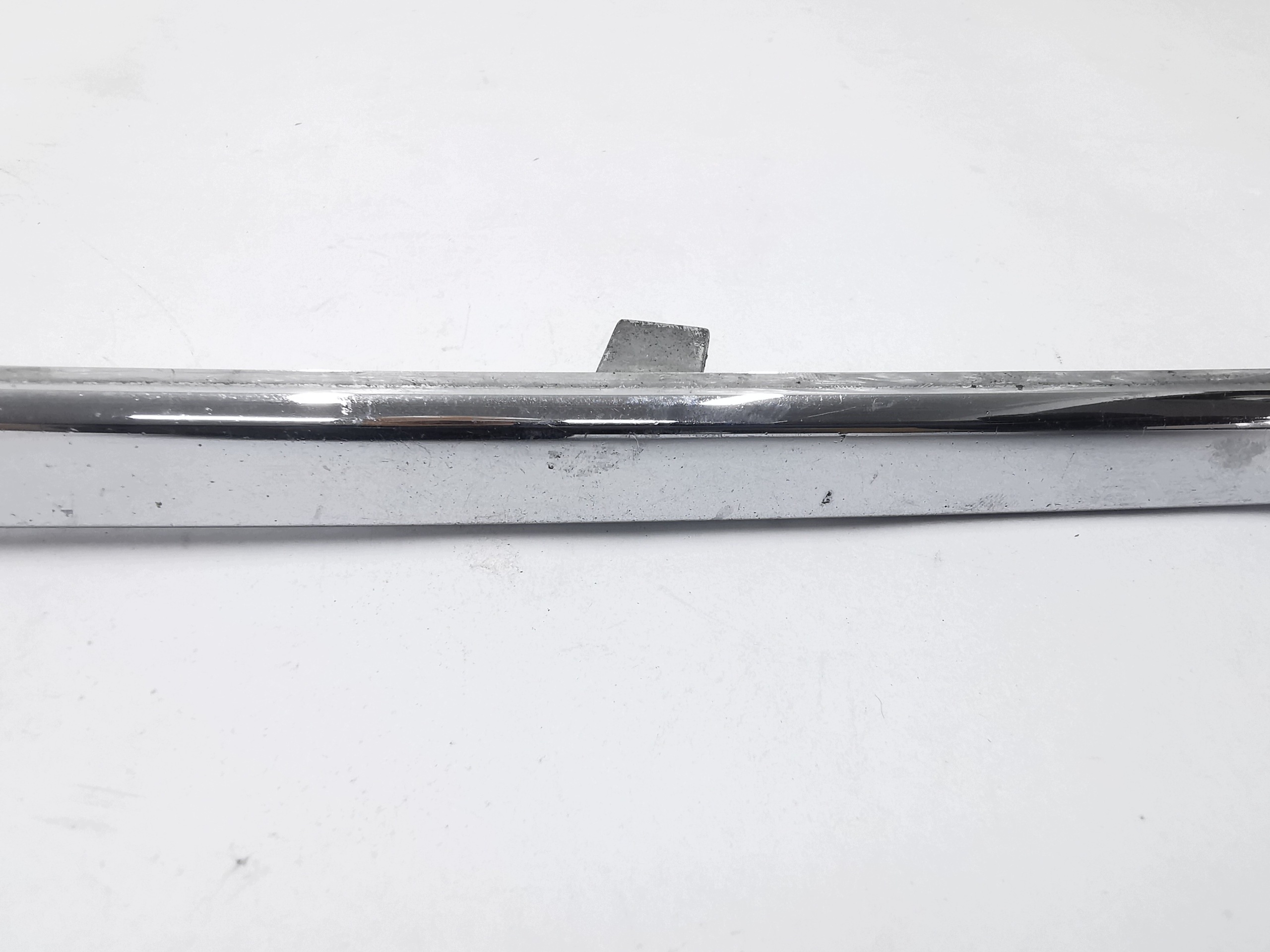 moulding GRILLA left right MERCEDES W204 / 245200005 / 245200006