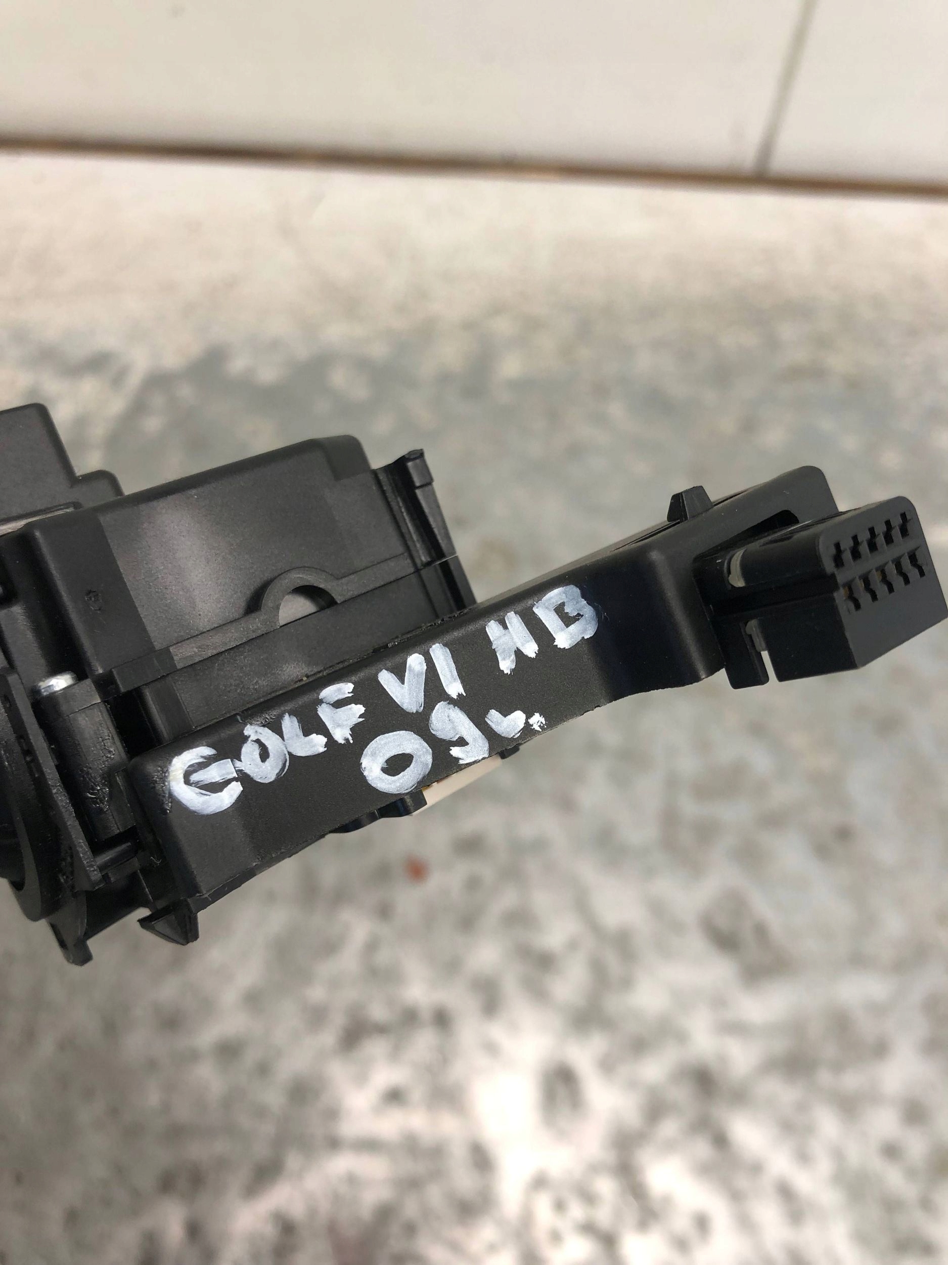 MANETKA Indicateurs de direction Gauche VW GOLF VI HB 1K0953513E
