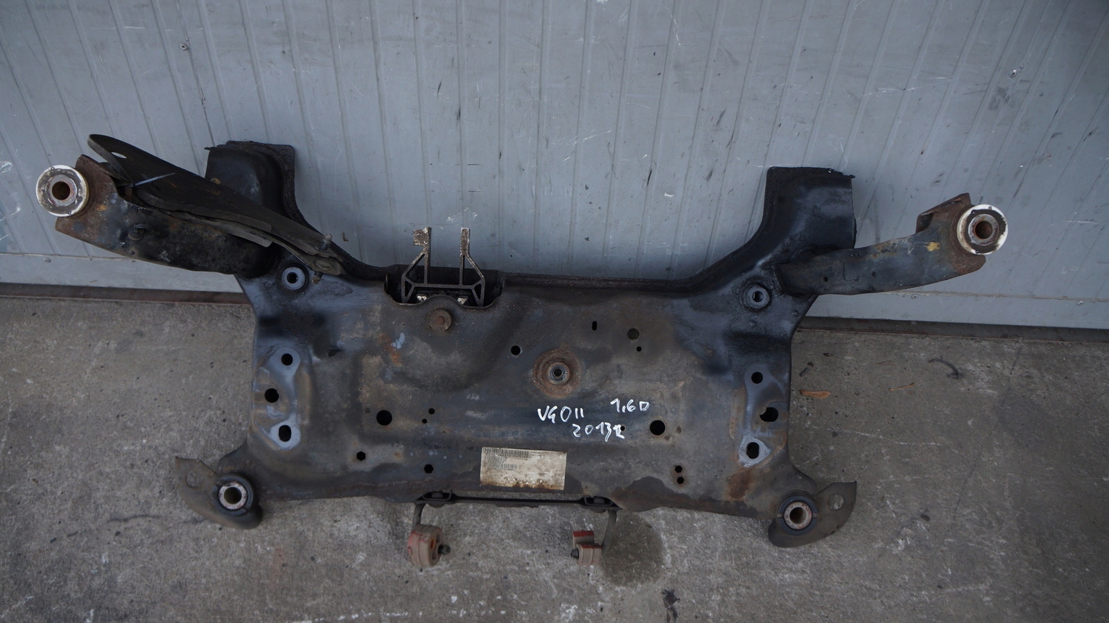 VOLVO V40 II сани Підвіска балка передній двигун