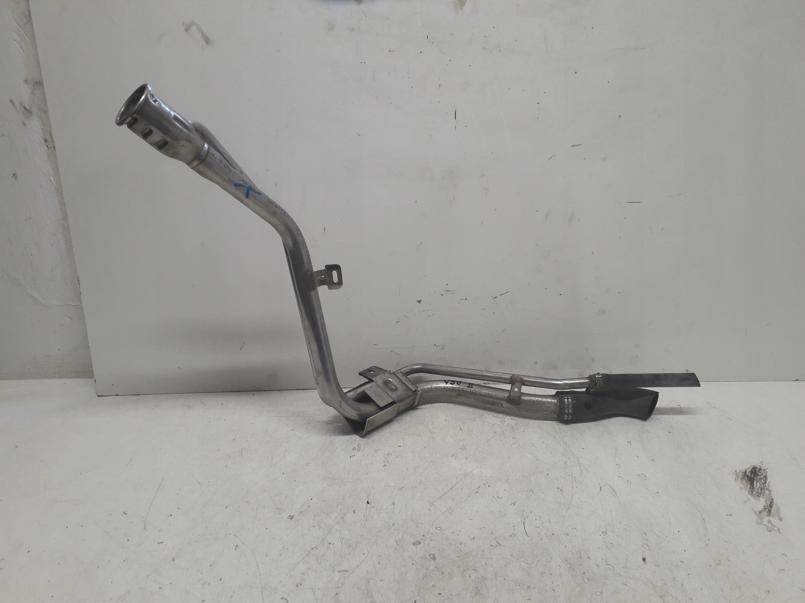 VOLVO V50 04-12 1.8 B RURA WLEW PALIWA Numer katalogowy części VOLVO V50 04-12 1.8 B RURA WLEW PALIWA - RTEKO