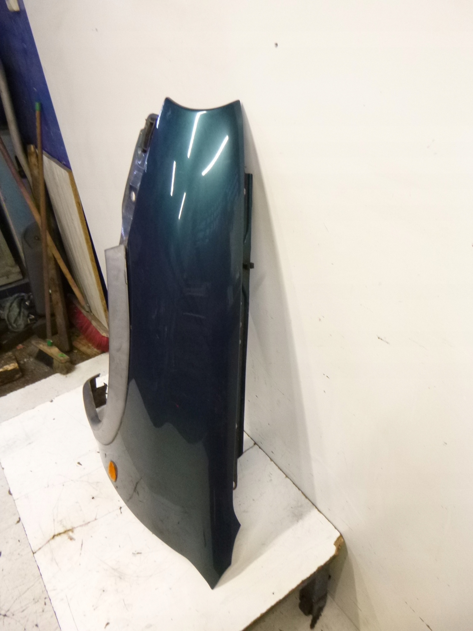 fender left Opel Corsa B Z283 2000r.